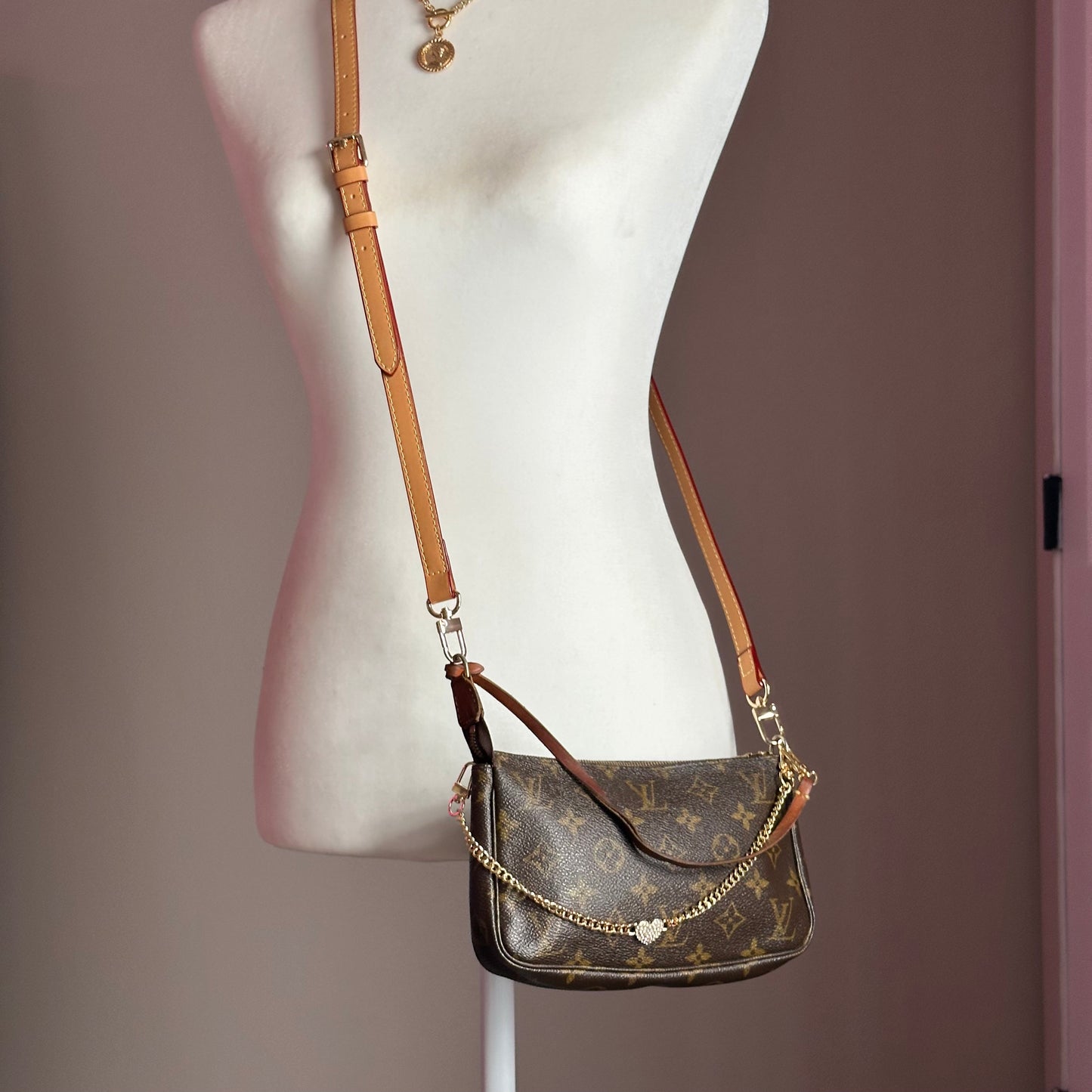 Authentic Louis Vuitton 2005 Monogram Pochette Accessoires Crossbody