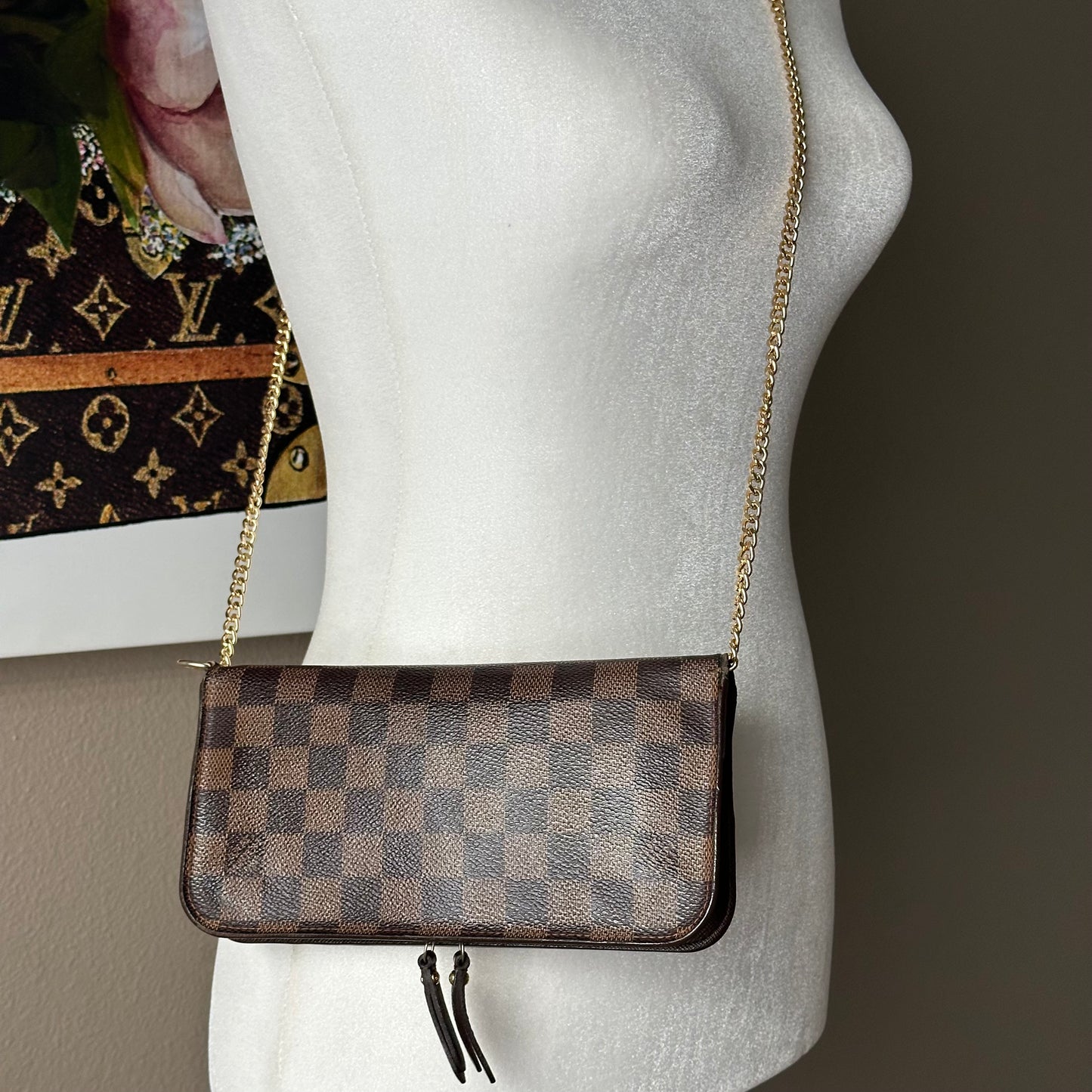 Authentic Louis Vuitton  2009 Damier Ebene Insolite Wallet Crossbody