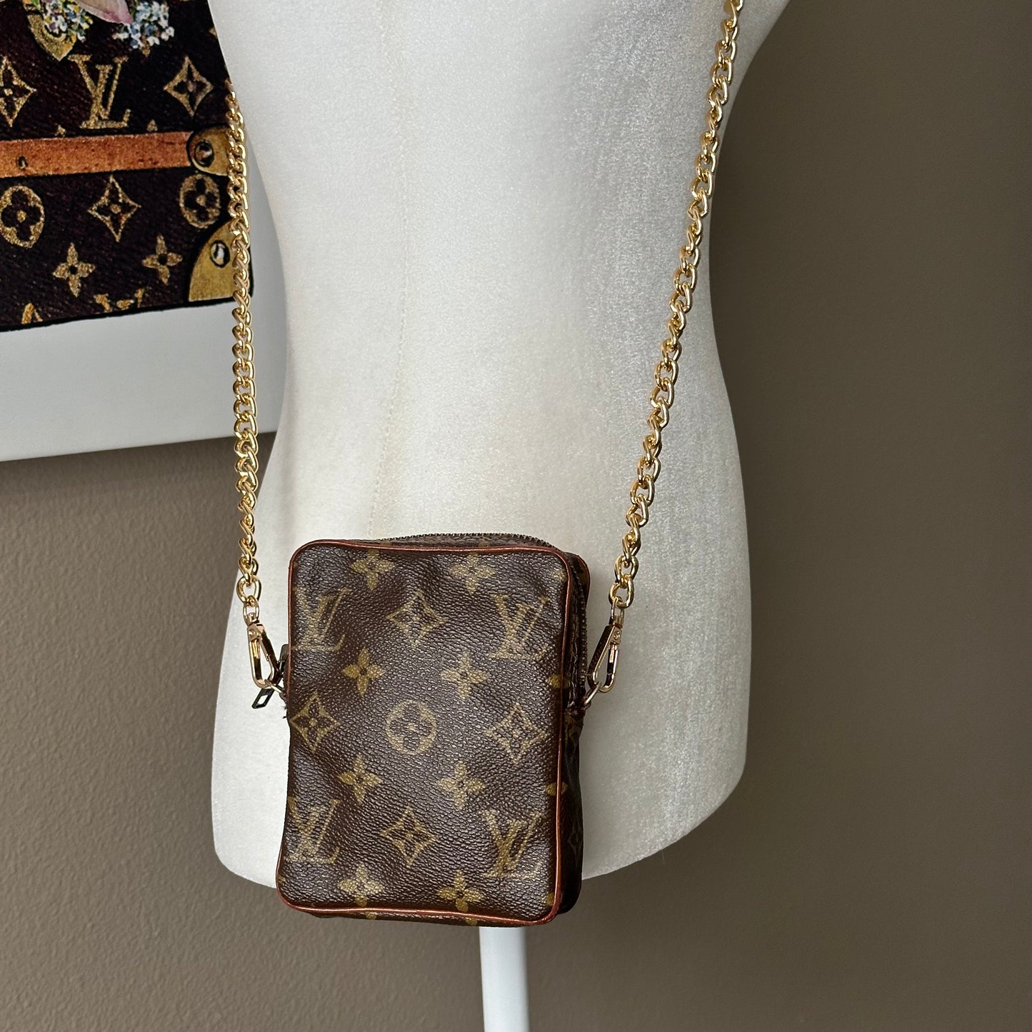 Authentic Louis Vuitton 𝑴𝒐𝒏𝒐𝒈𝒓𝒂𝒎 𝑫𝒂𝒏𝒖𝒃𝒆 𝑴𝒊𝒏𝒊 𝑪𝒓𝒐𝒔𝒔𝒃𝒐𝒅𝒚