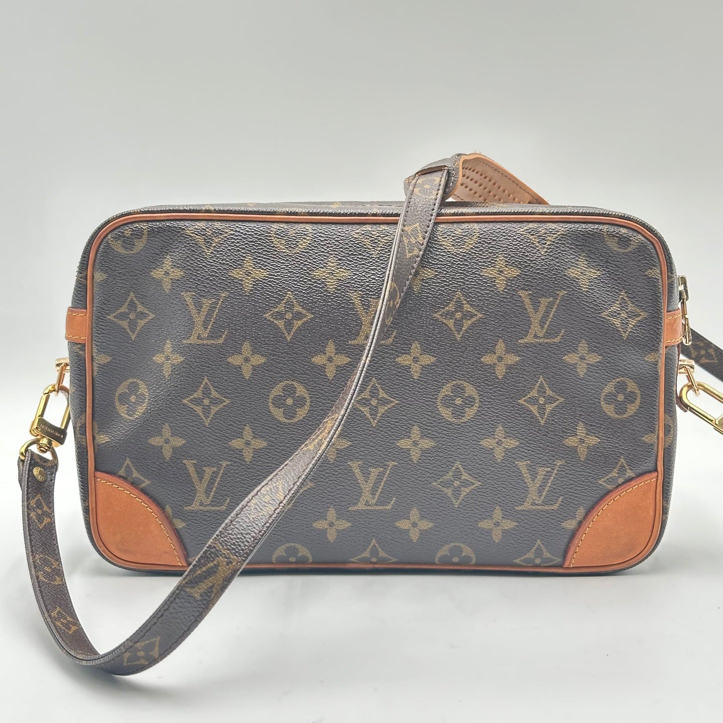 Authentic 1989 Louis Vuitton Monogram Trocadero 28 Crossbody