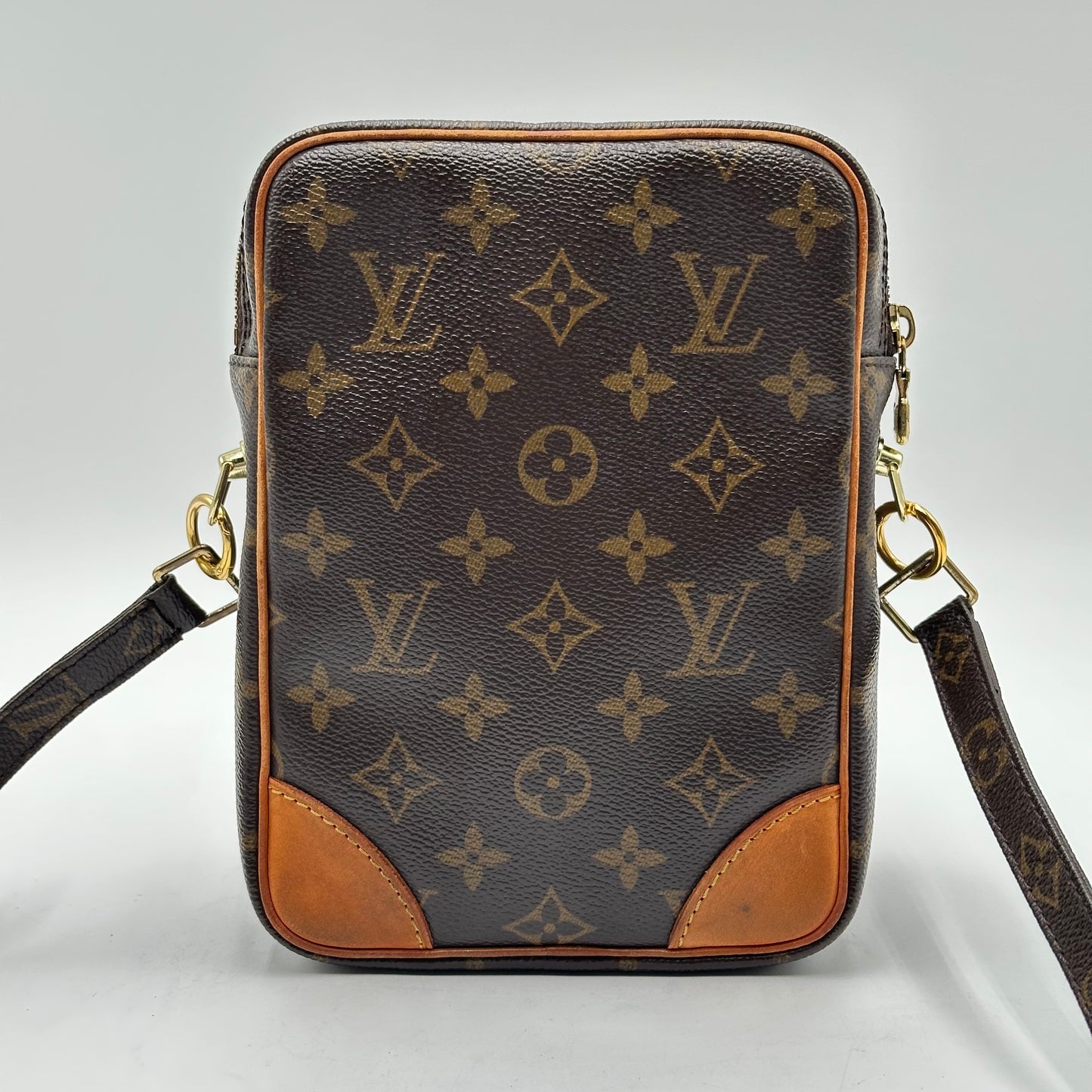 Authentic 2005 Louis Vuitton Monogram Amazone MM Crossbody