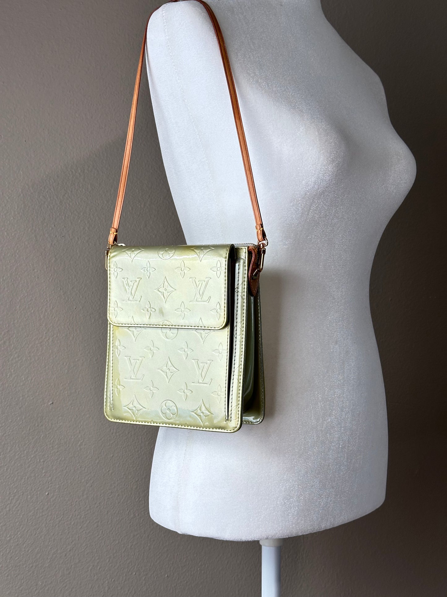 Authentic Louis Vuitton 2001 Vernis Monogram Mott Crossbody