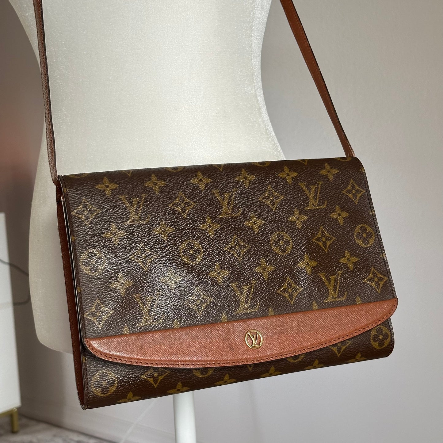 Authentic Louis Vuitton 1991 Monogram Bordeaux Clutch Crossbody