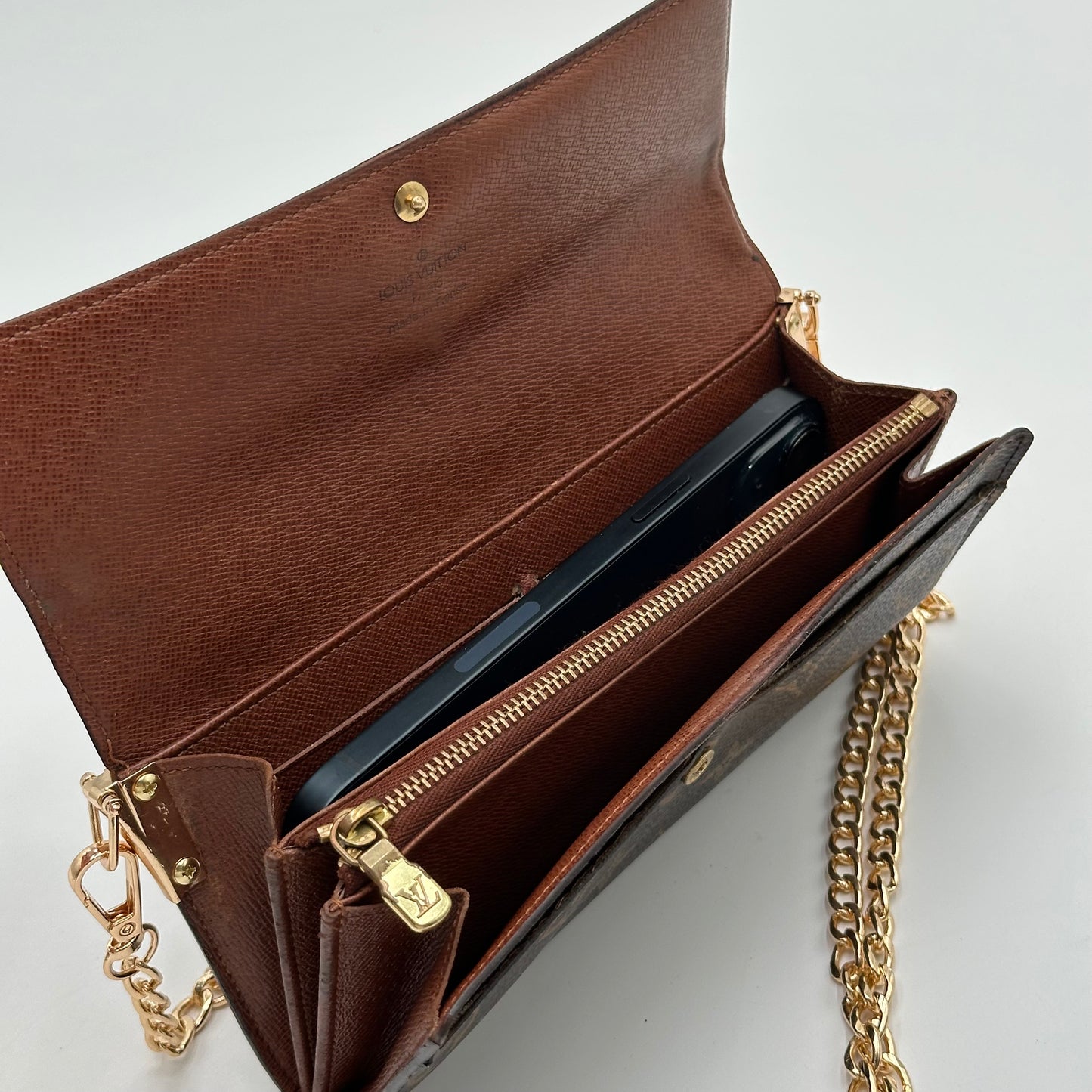 Authentic Louis Vuitton 2004 Monogram Sarah Wallet Crossbody