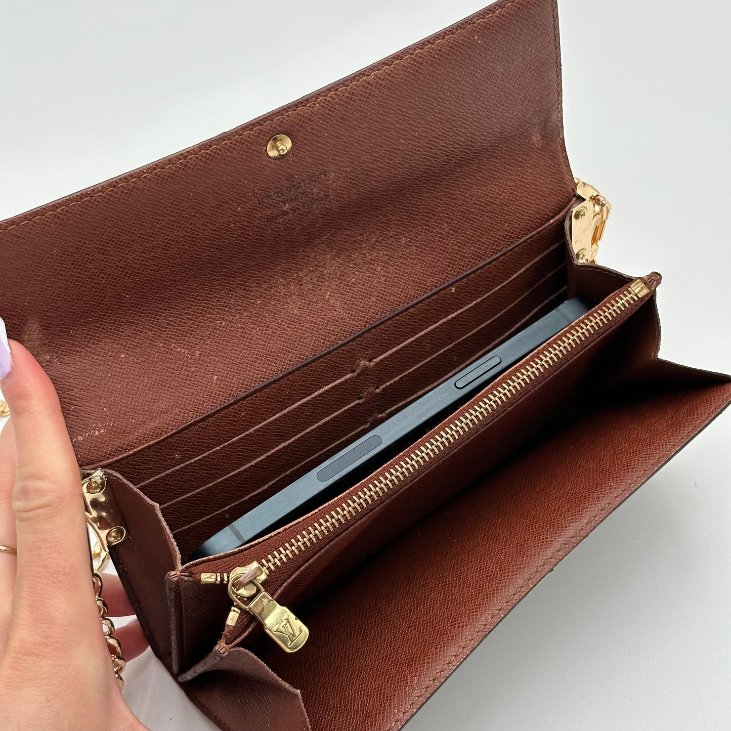 Authentic Louis Vuitton 2006 Monogram Sarah Wallet Crossbody