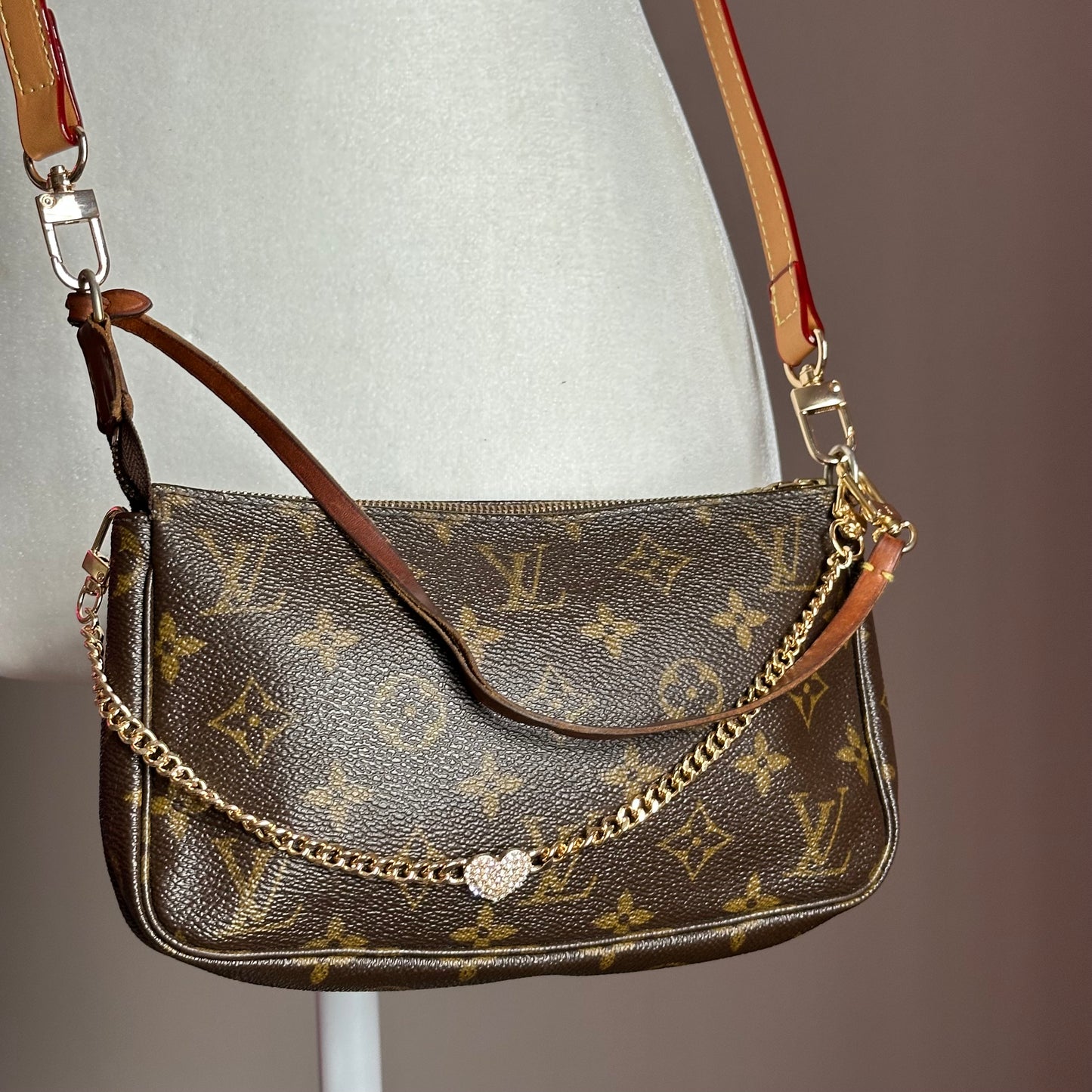 Authentic Louis Vuitton 2005 Monogram Pochette Accessoires Crossbody