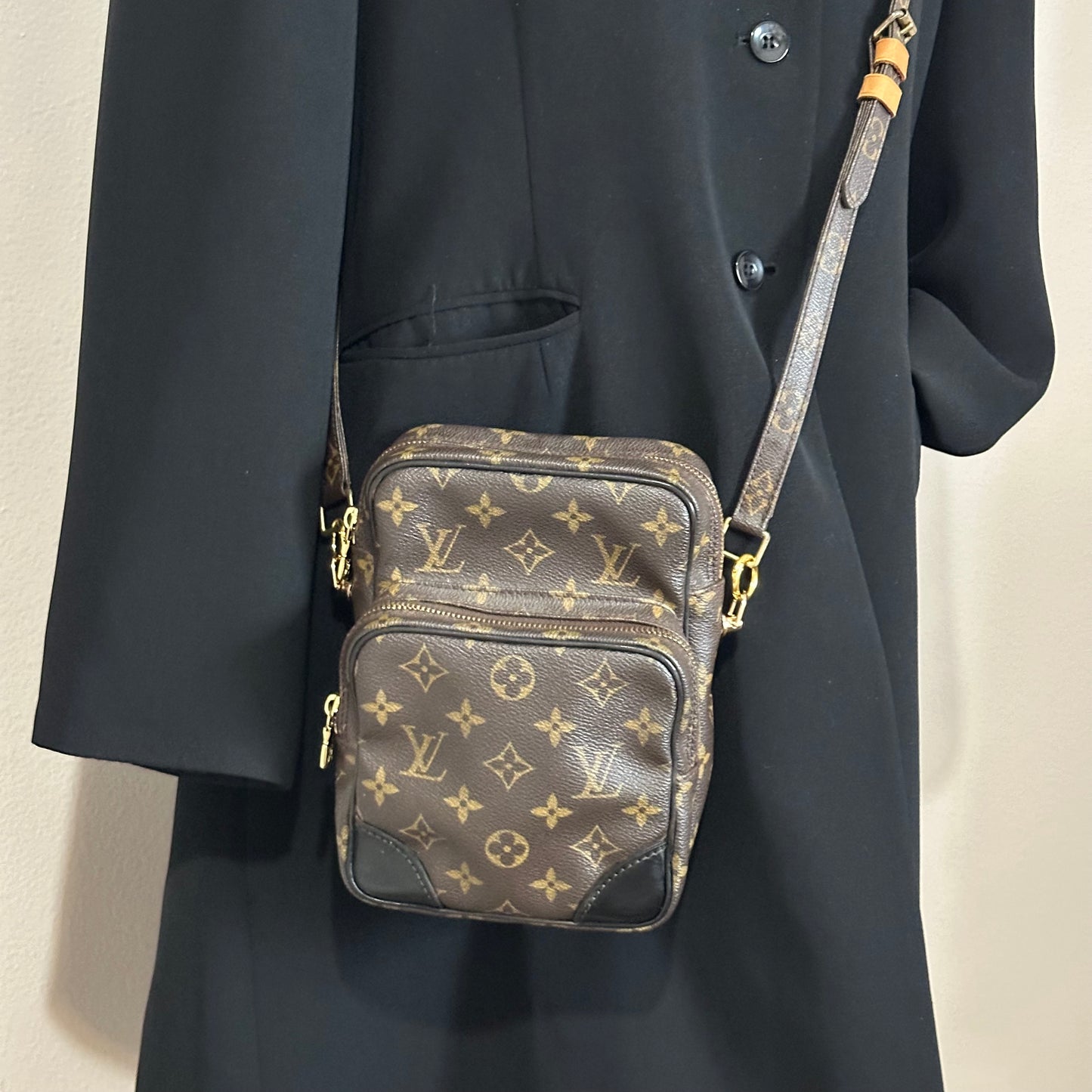 Authentic Louis Vuitton 2004 Monogram Amazone MM Crossbody