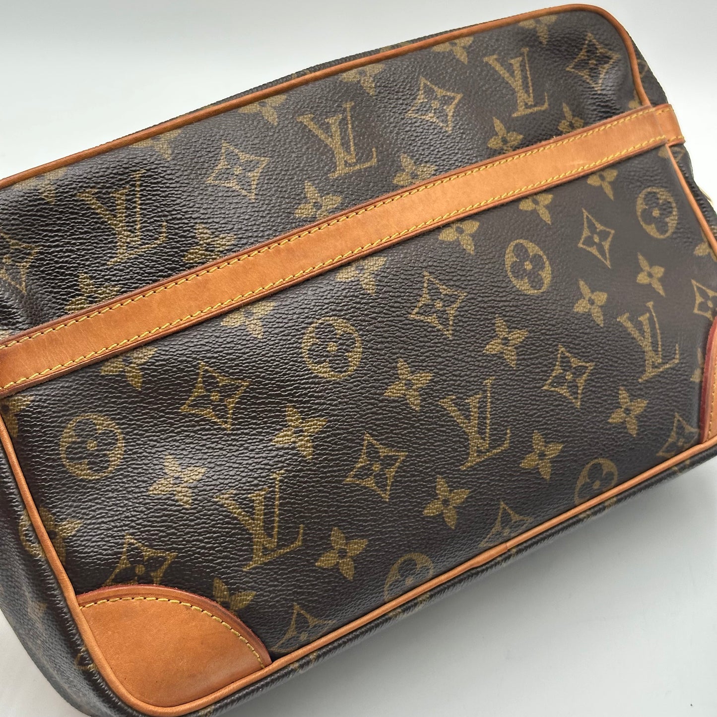 Authentic 1989 Louis Vuitton Monogram Trocadero 28 Crossbody