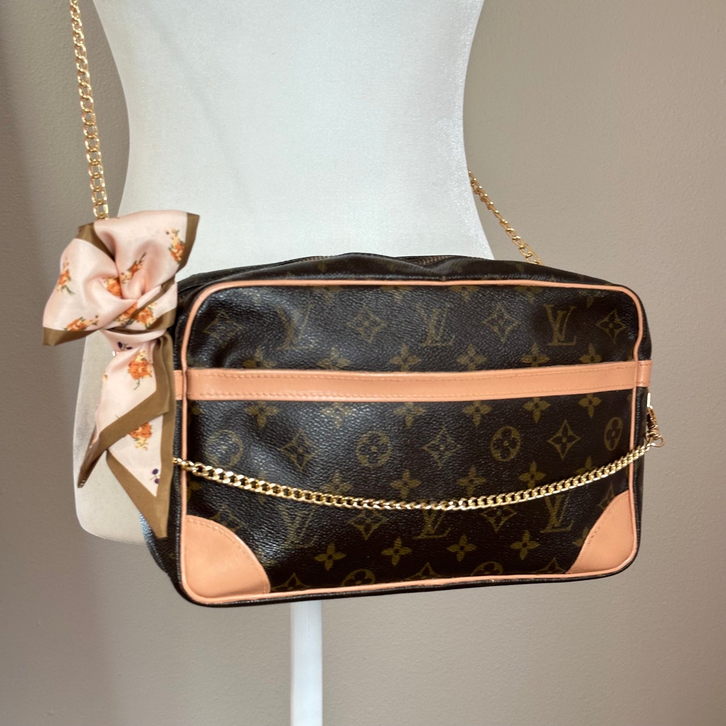 Authentic Louis Vuitton 1998 Monogram Compiegne Clutch Crossbody