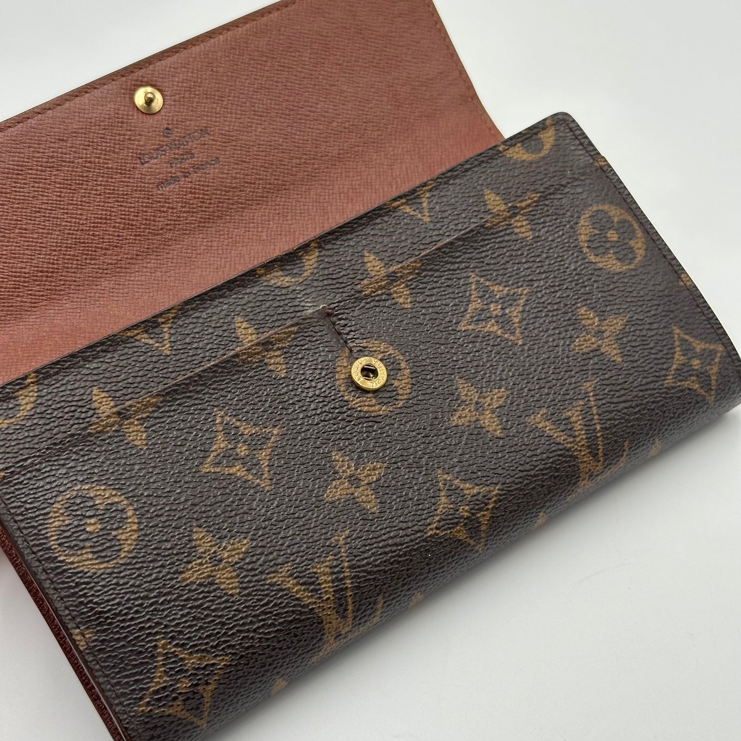 Authentic Louis Vuitton 2005 Monogram Sarah Wallet Crossbody