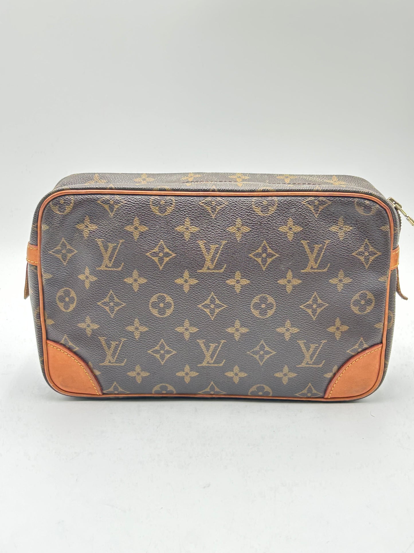 Authentic 1989 Louis Vuitton Monogram Trocadero 28 Crossbody