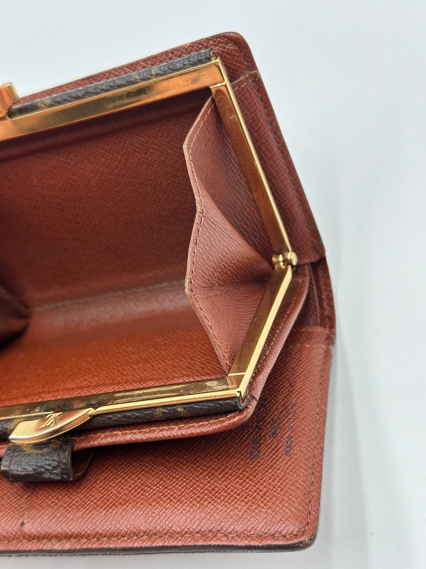 Authentic Louis Vuitton Monogram Kisslock Wallet w/ Crossbody Kit