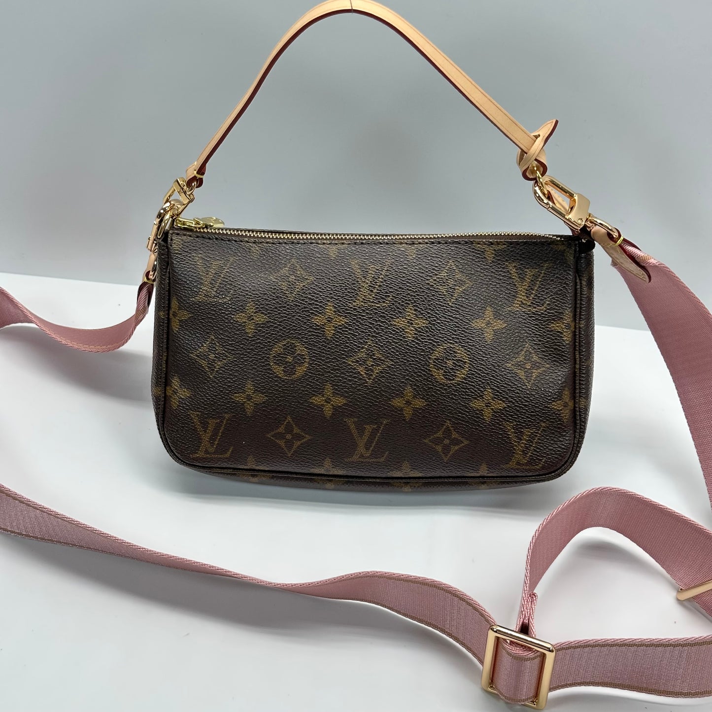 Authentic 2000 Louis Vuitton Monogram Pochette Accessoires Crossbody