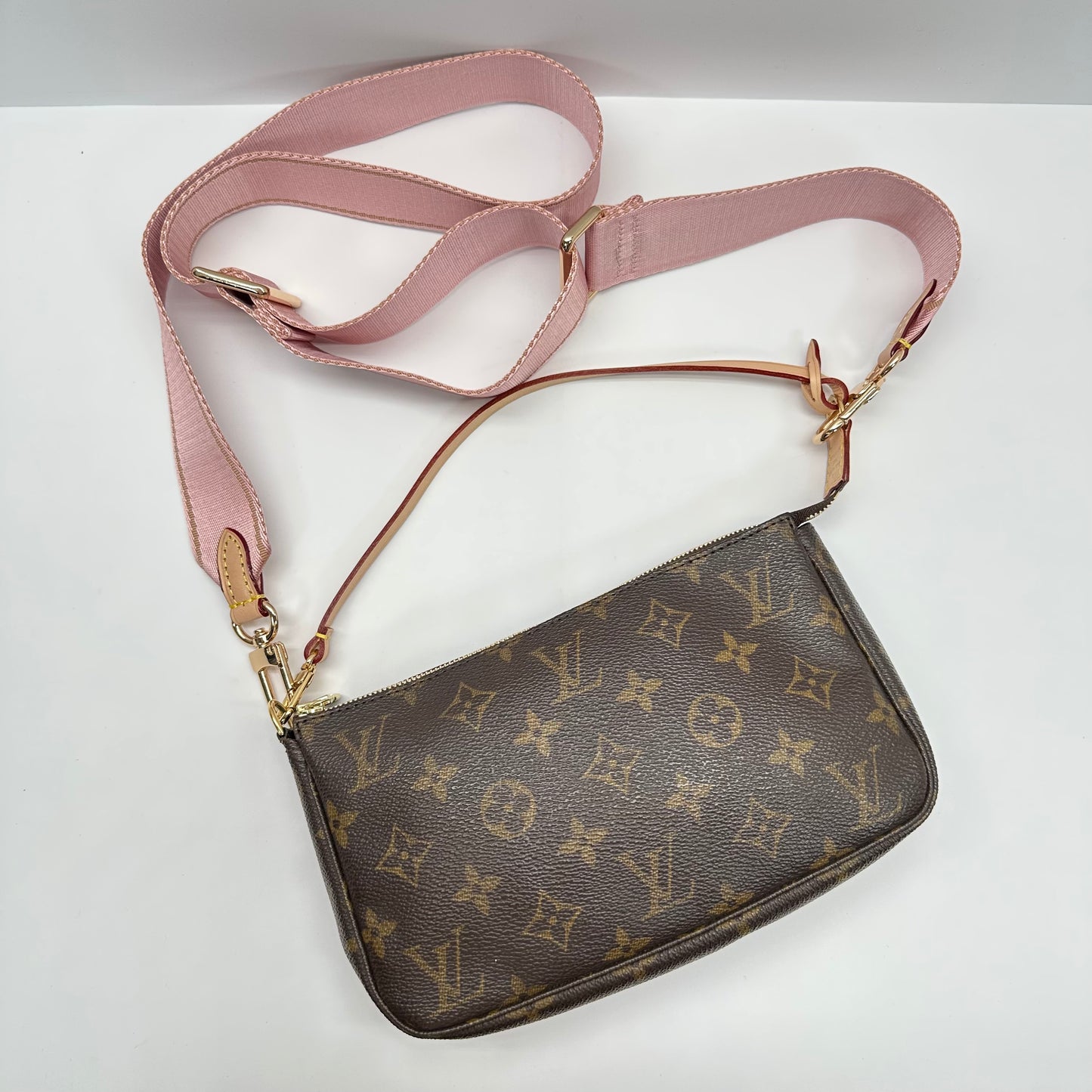 Authentic 2000 Louis Vuitton Monogram Pochette Accessoires Crossbody
