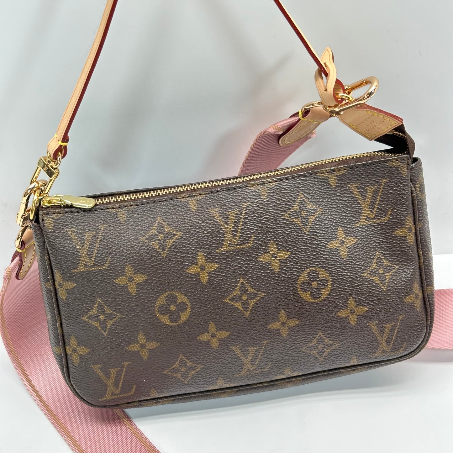 Authentic 2000 Louis Vuitton Monogram Pochette Accessoires Crossbody