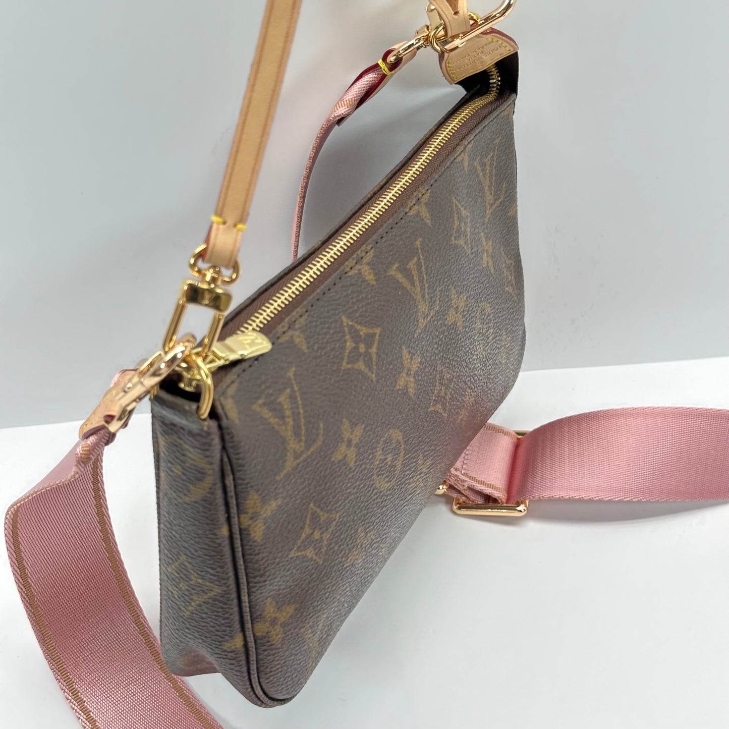 Authentic 2000 Louis Vuitton Monogram Pochette Accessoires Crossbody