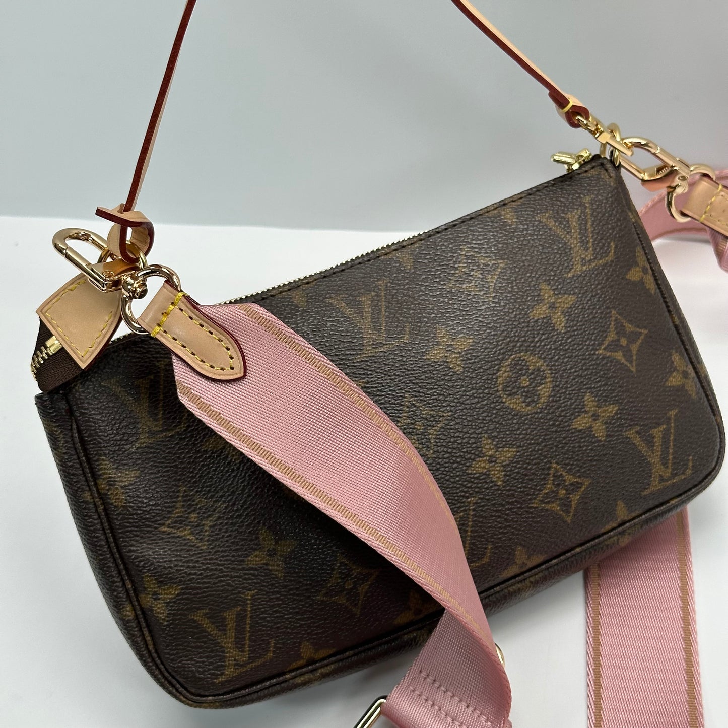 Authentic 2000 Louis Vuitton Monogram Pochette Accessoires Crossbody