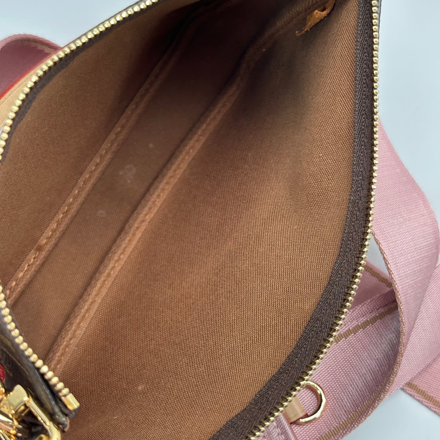 Authentic 2000 Louis Vuitton Monogram Pochette Accessoires Crossbody