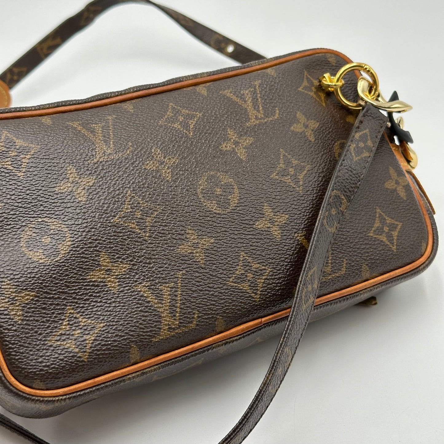 Authentic Louis Vuitton 2003 Monogram Marley Crossbody