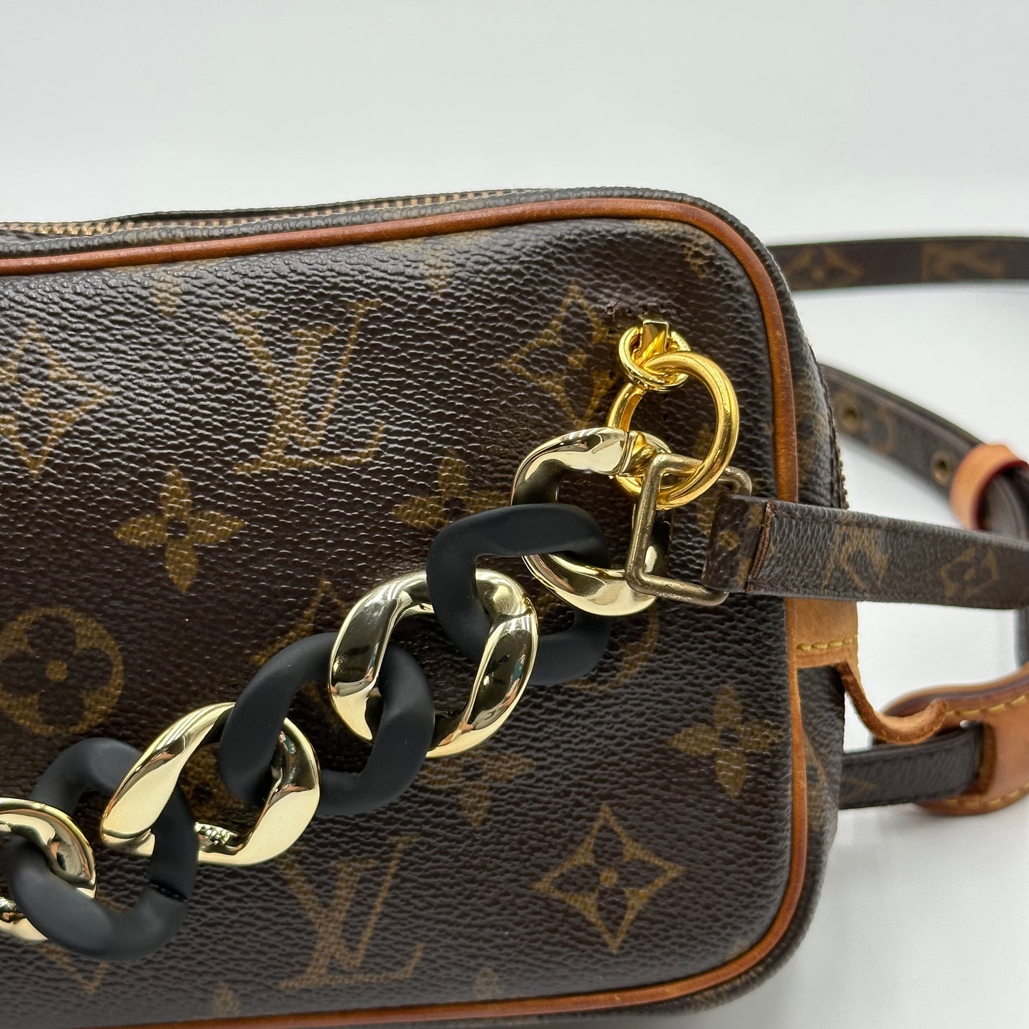 Authentic Louis Vuitton 2003 Monogram Marley Crossbody