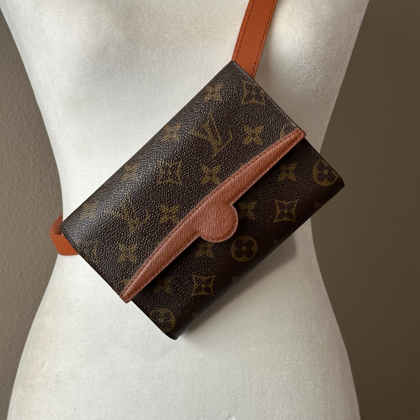 Authentic Louis Vuitton 1993 Monogram Arsch Belt Bag