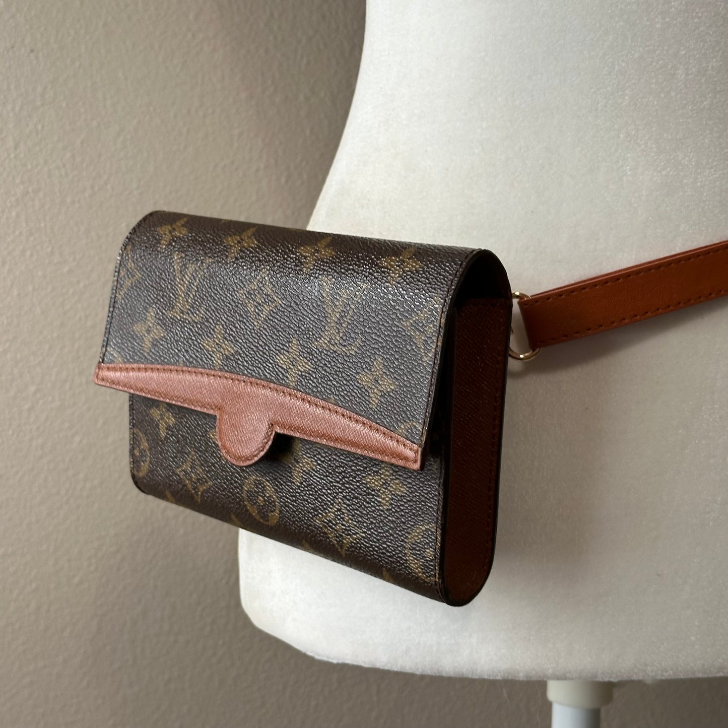 Authentic Louis Vuitton 1993 Monogram Arsch Belt Bag