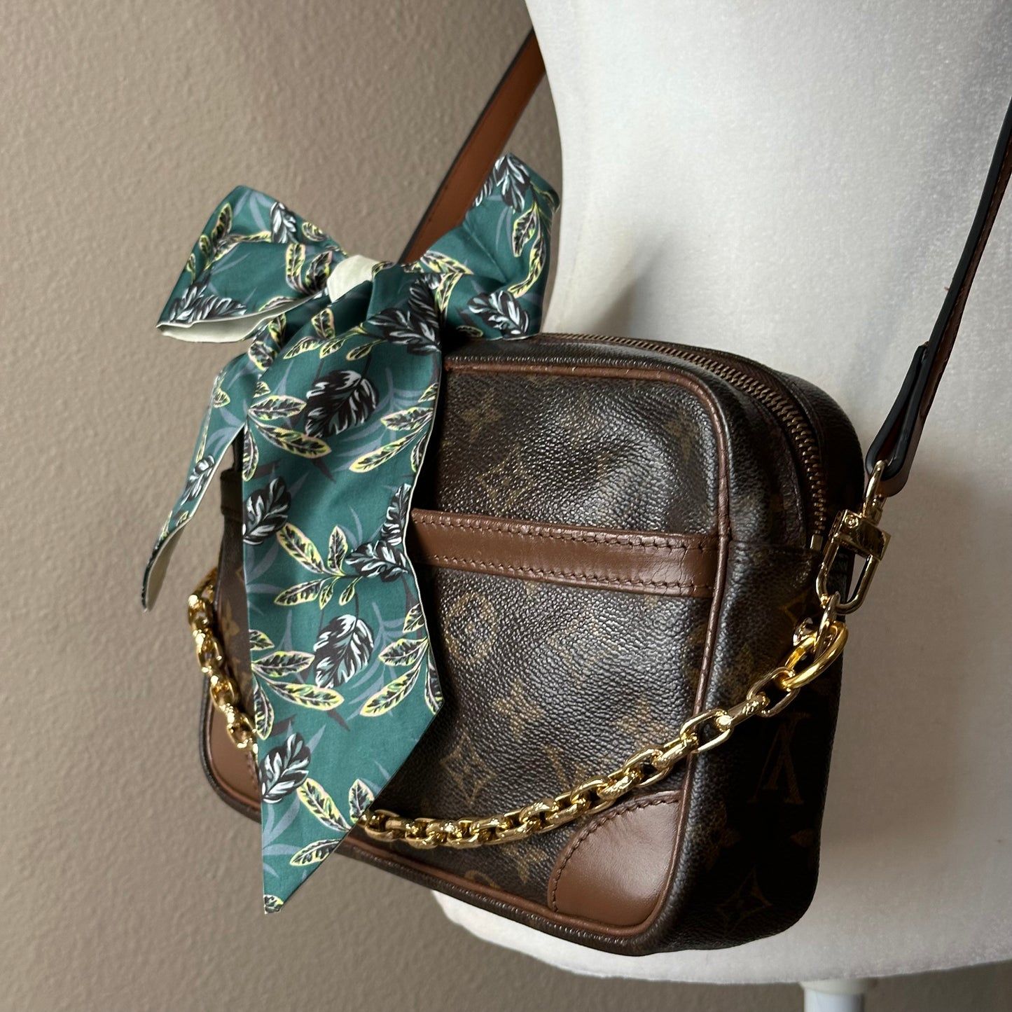 Authentic Louis Vuitton 1991 Monogram Trocadero 23 Crossbody