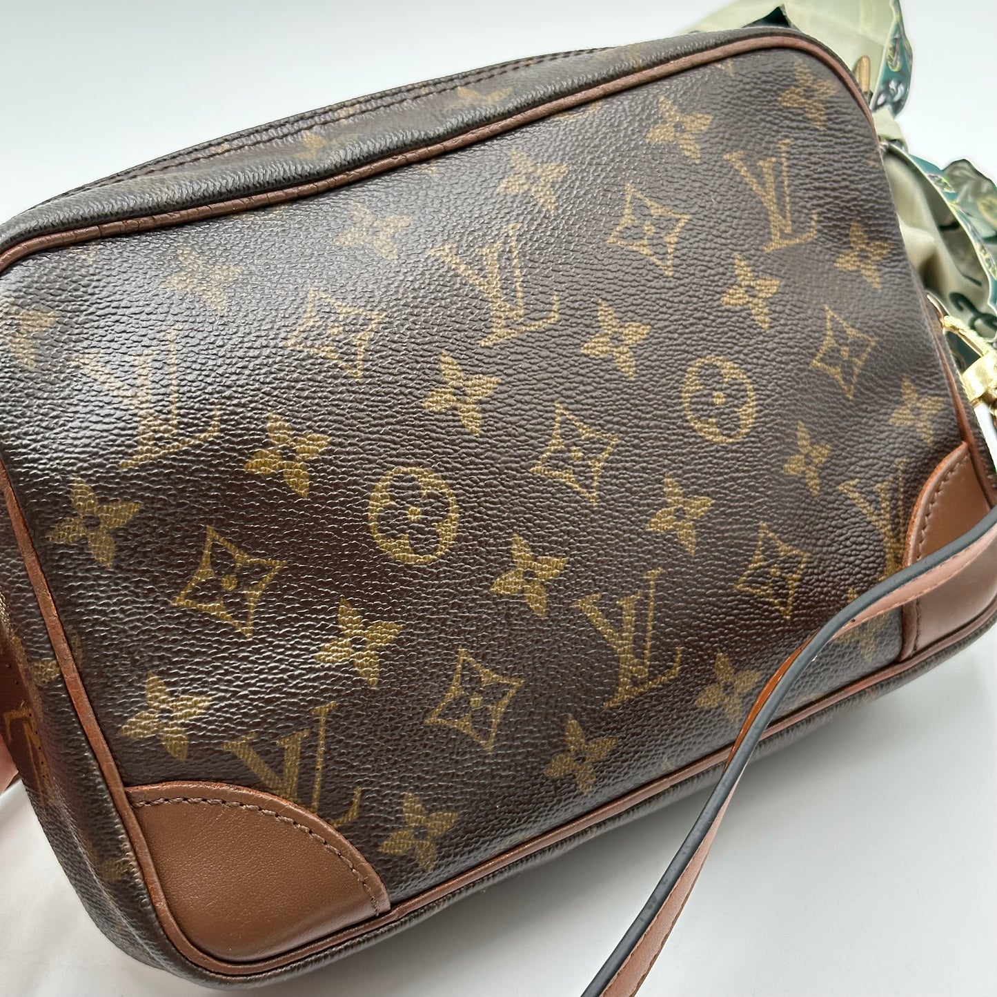 Authentic Louis Vuitton 1991 Monogram Trocadero 23 Crossbody