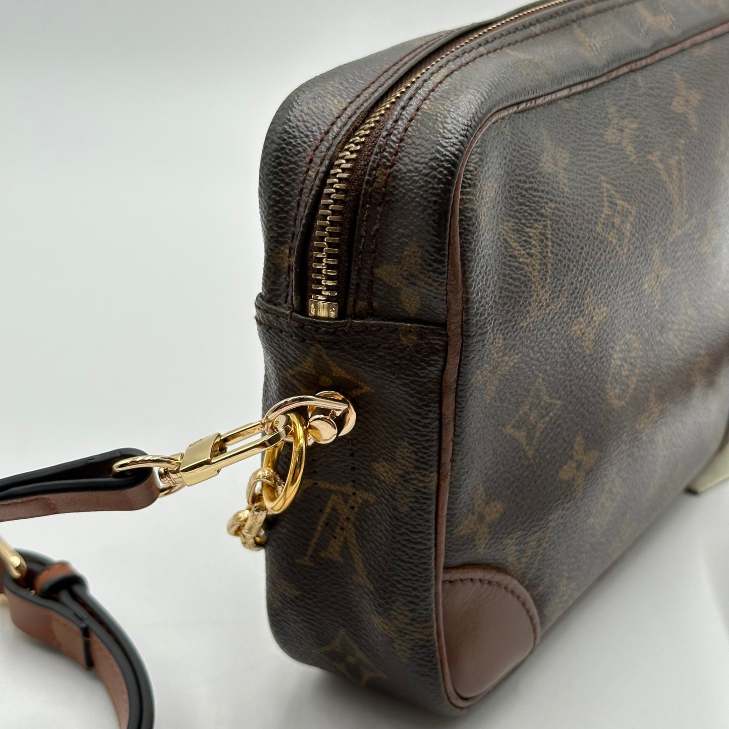 Authentic Louis Vuitton 1991 Monogram Trocadero 23 Crossbody