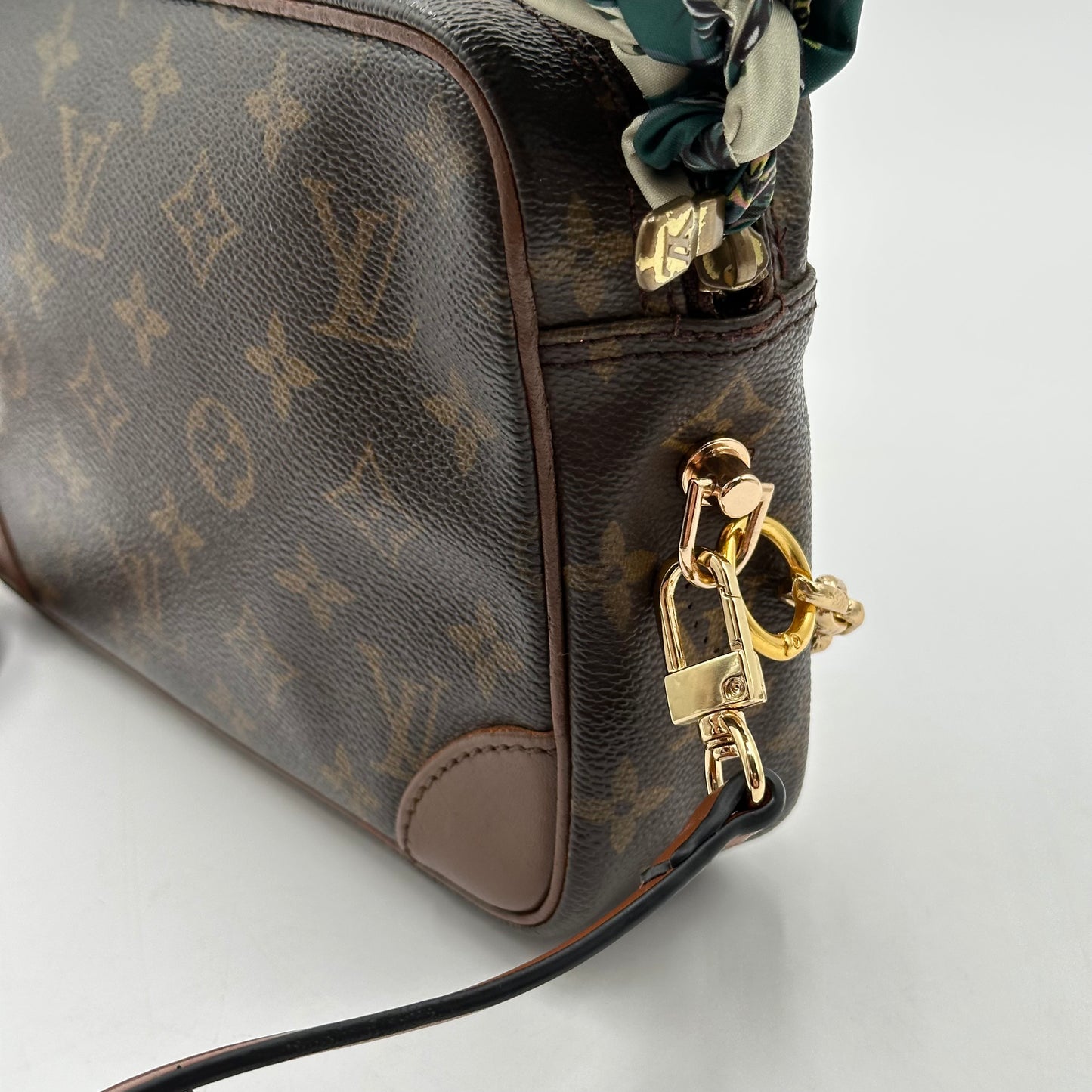 Authentic Louis Vuitton 1991 Monogram Trocadero 23 Crossbody