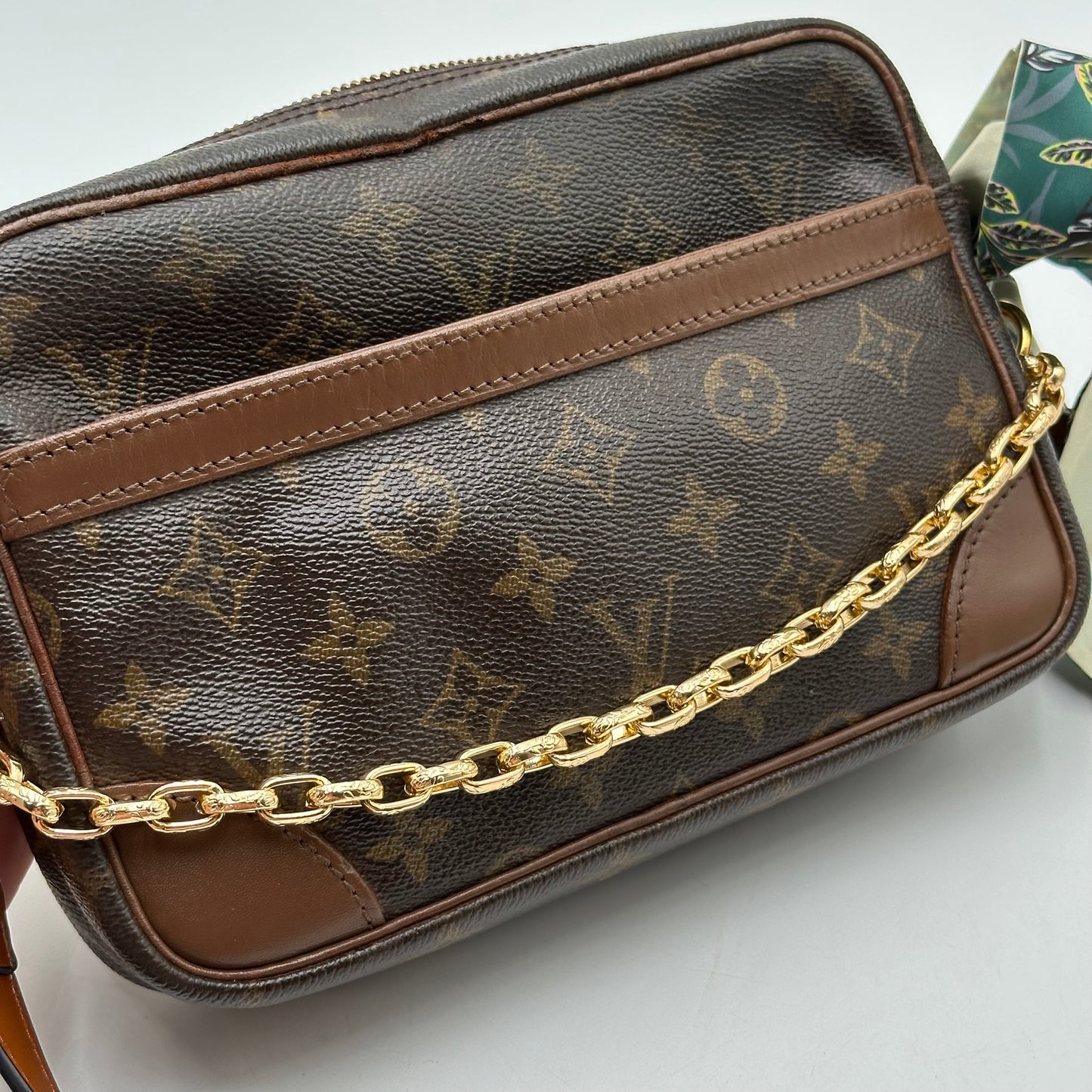 Authentic Louis Vuitton 1991 Monogram Trocadero 23 Crossbody