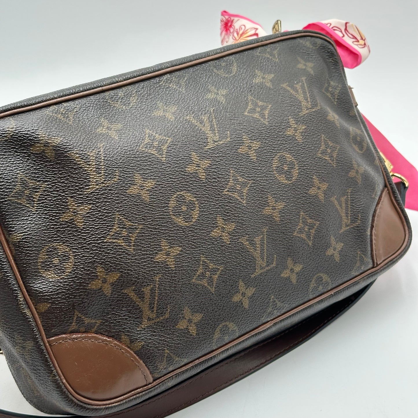 Authentic Louis Vuitton 1988 Monogram Compiegne 28 Pouch Crossbody