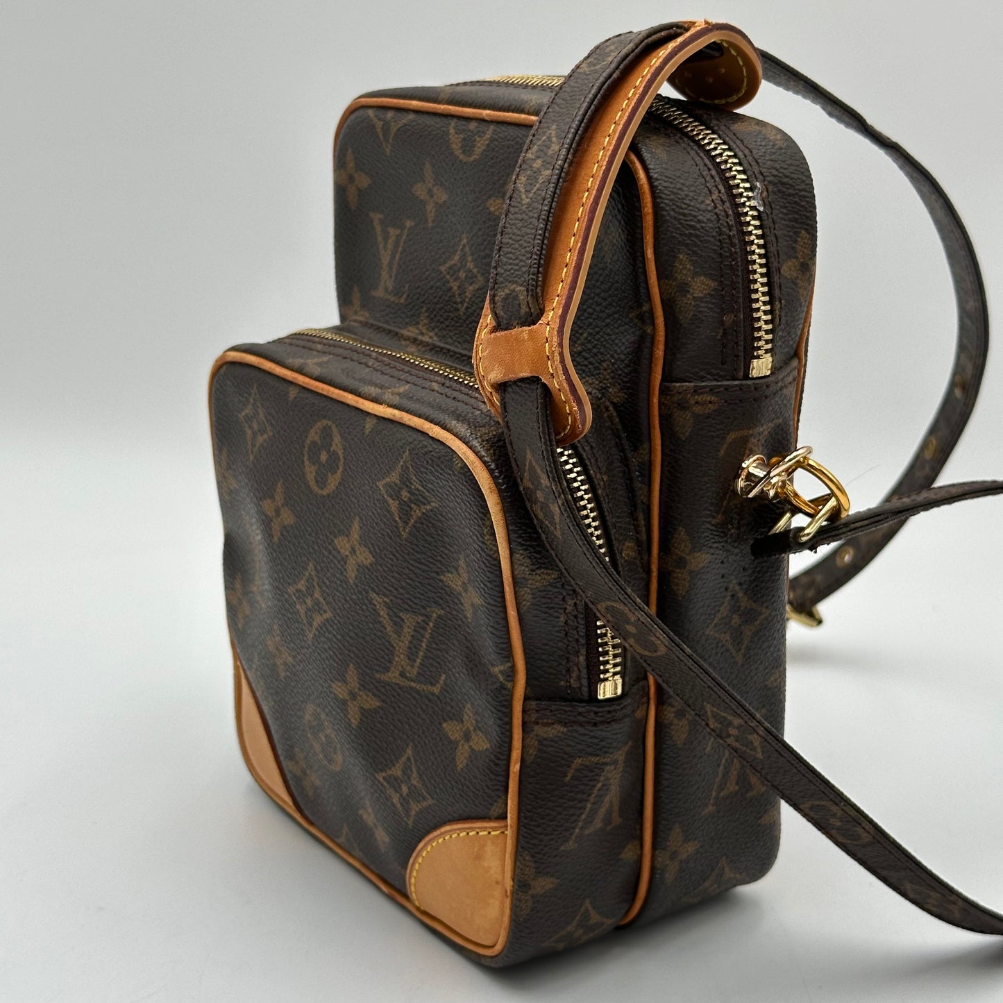 Authentic Louis Vuitton 1999 Monogram Amazone MM Crossbody