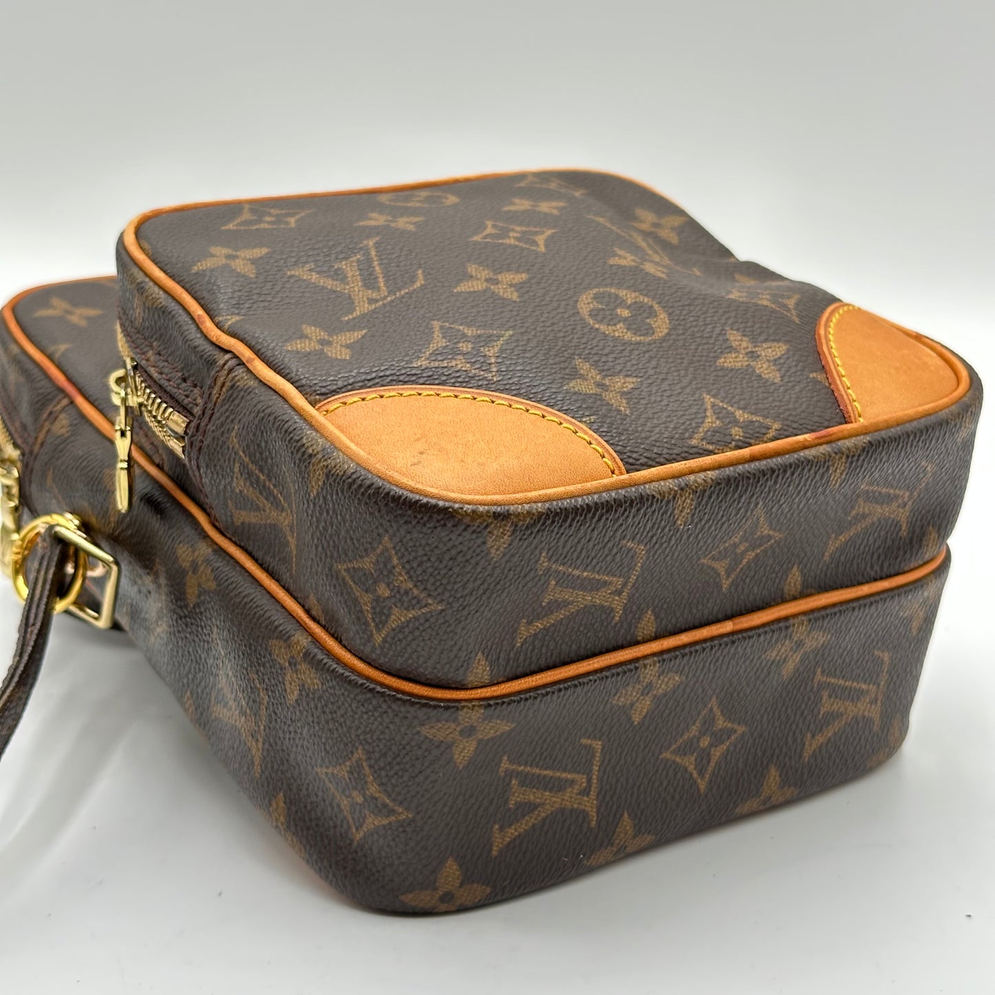 Authentic Louis Vuitton 1999 Monogram Amazone MM Crossbody