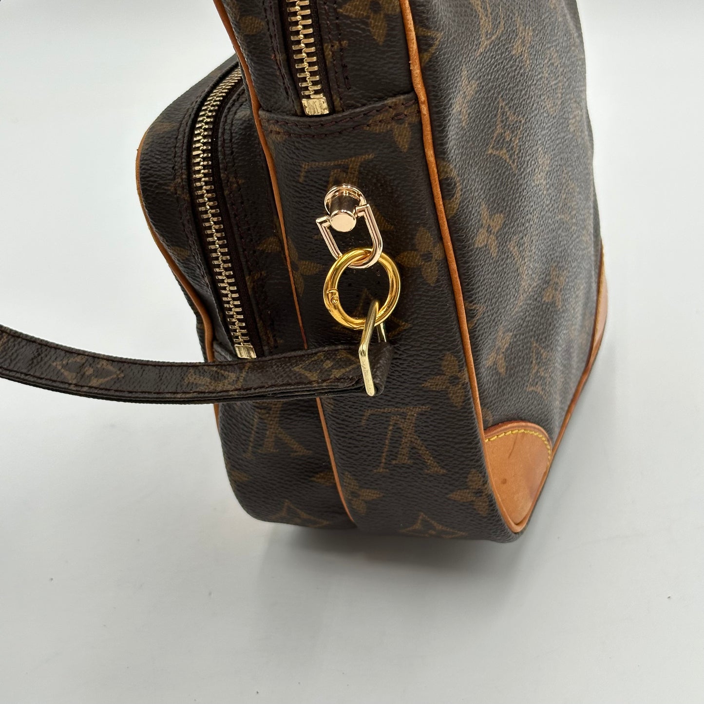 Authentic Louis Vuitton 1999 Monogram Amazone MM Crossbody
