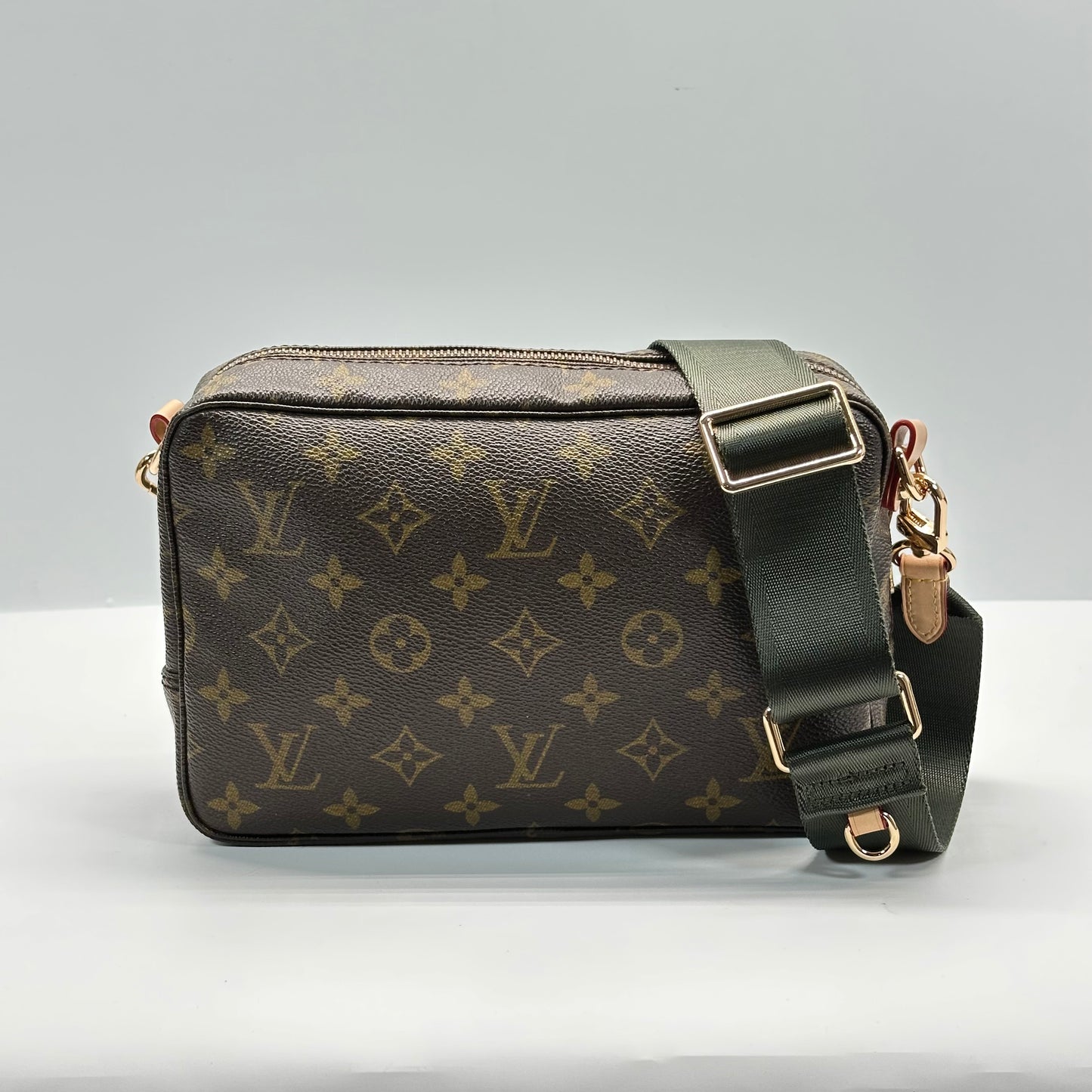 Authentic 1988 Louis Vuitton Monogram Trousse 23 Crossbody