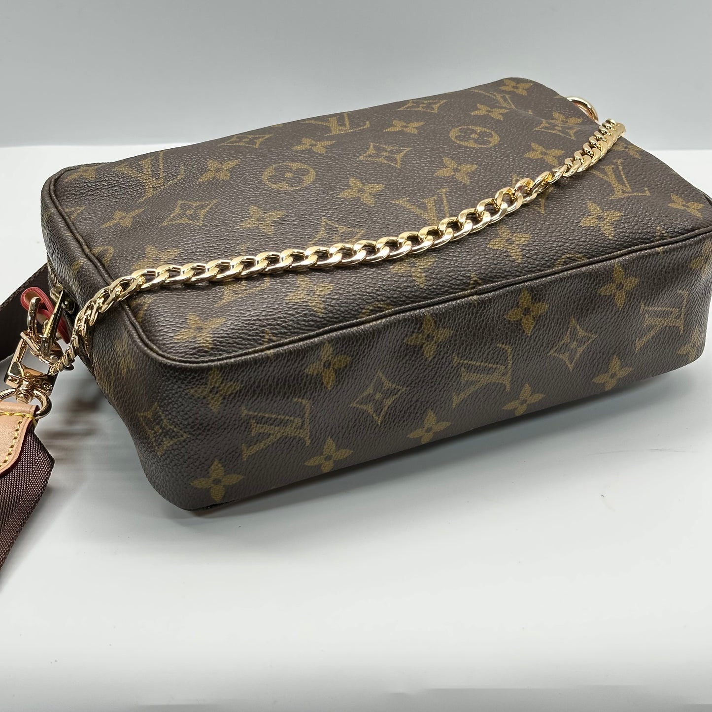 Authentic 1988 Louis Vuitton Monogram Trousse 23 Crossbody