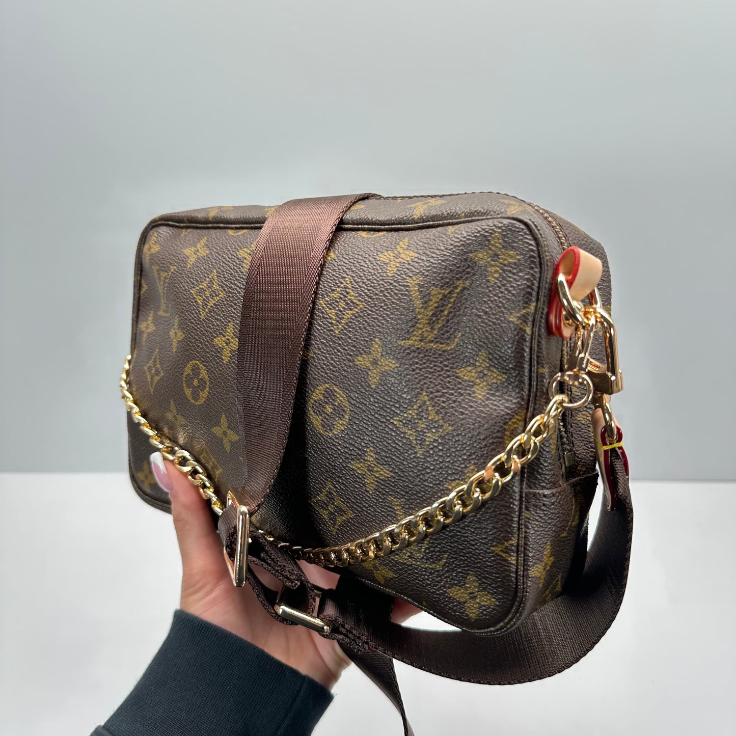 Authentic 1988 Louis Vuitton Monogram Trousse 23 Crossbody