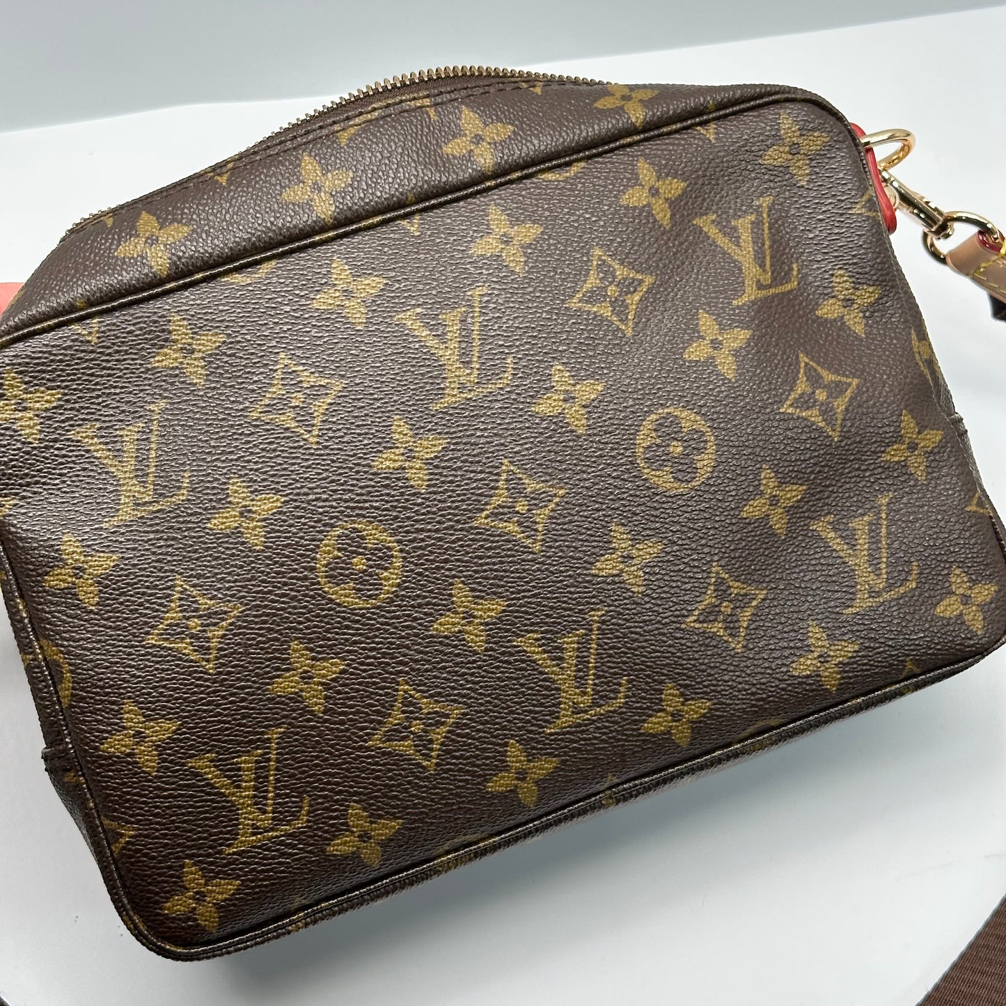 Authentic 1988 Louis Vuitton Monogram Trousse 23 Crossbody