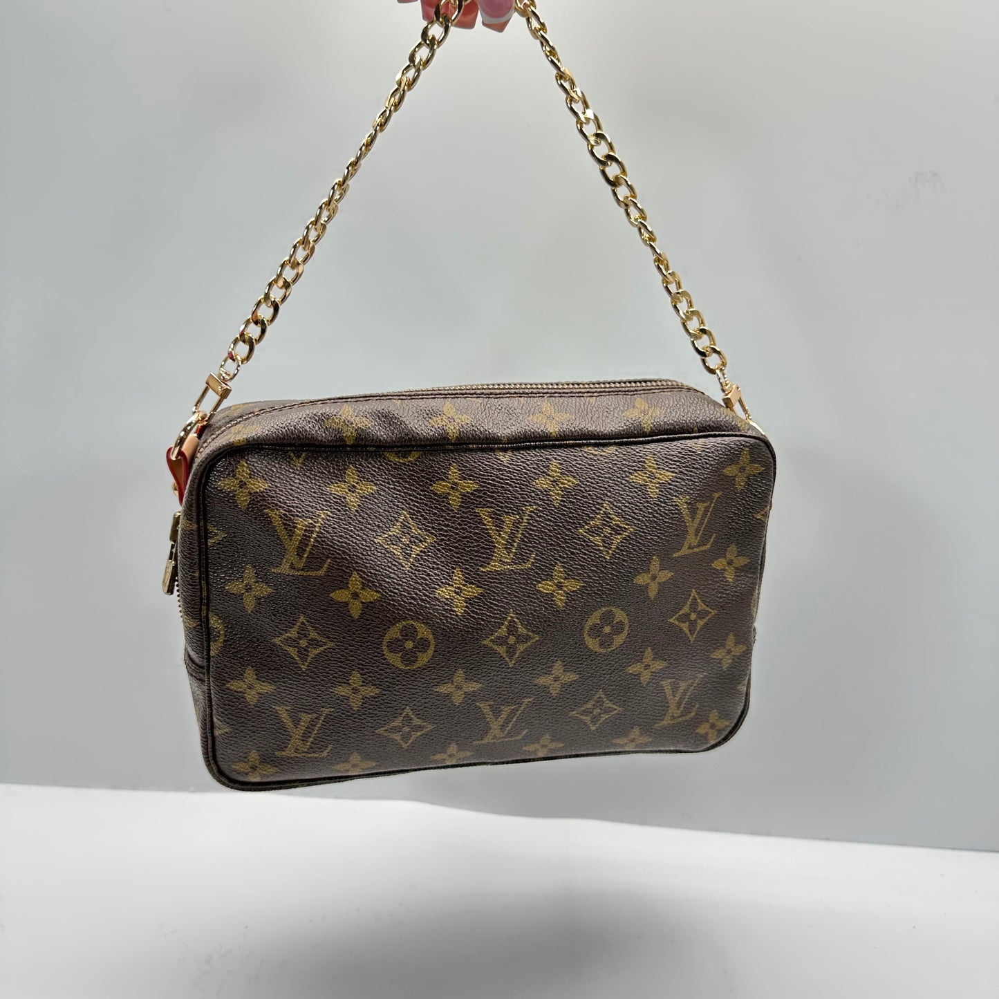 Authentic 1988 Louis Vuitton Monogram Trousse 23 Crossbody