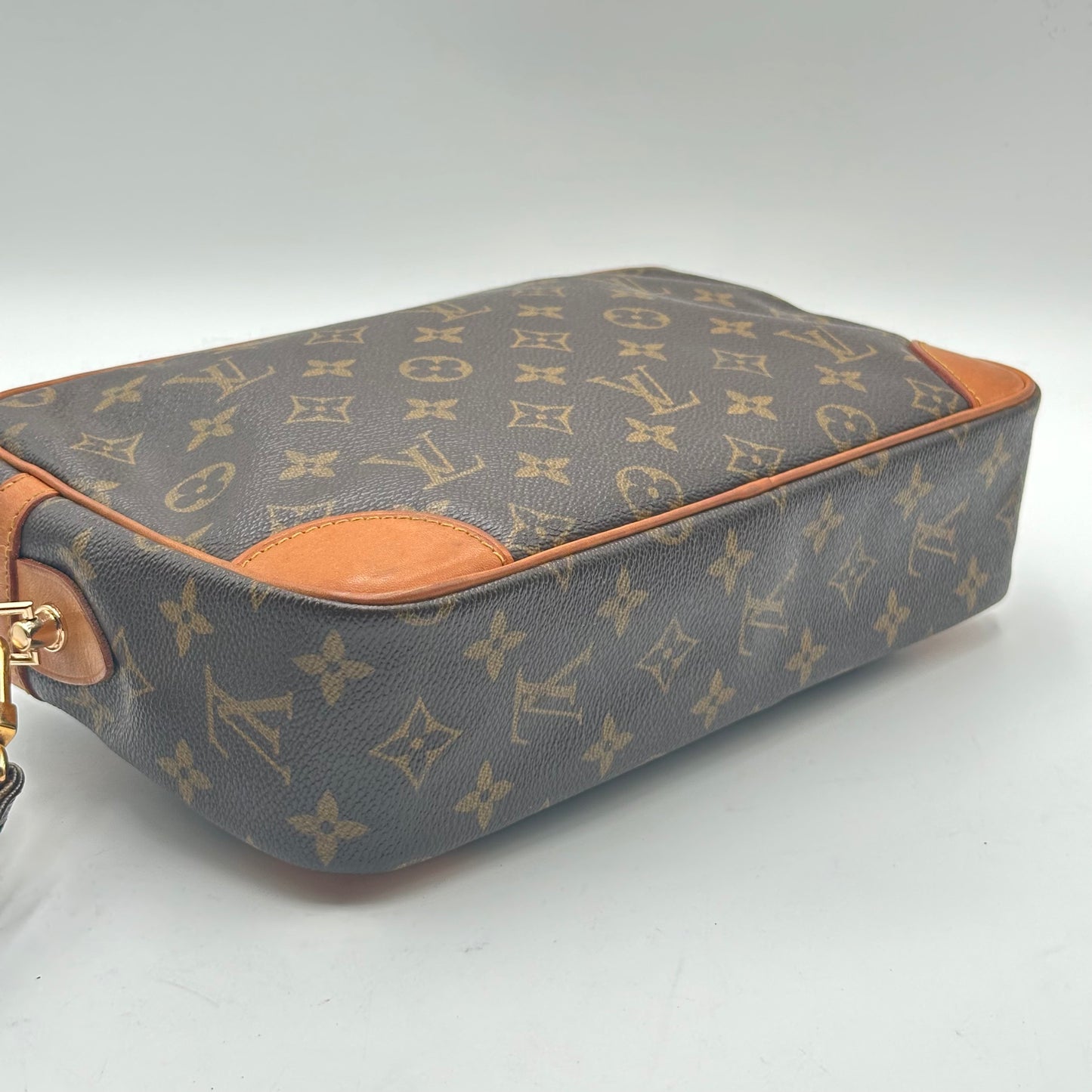 Authentic 1989 Louis Vuitton Monogram Trocadero 28 Crossbody
