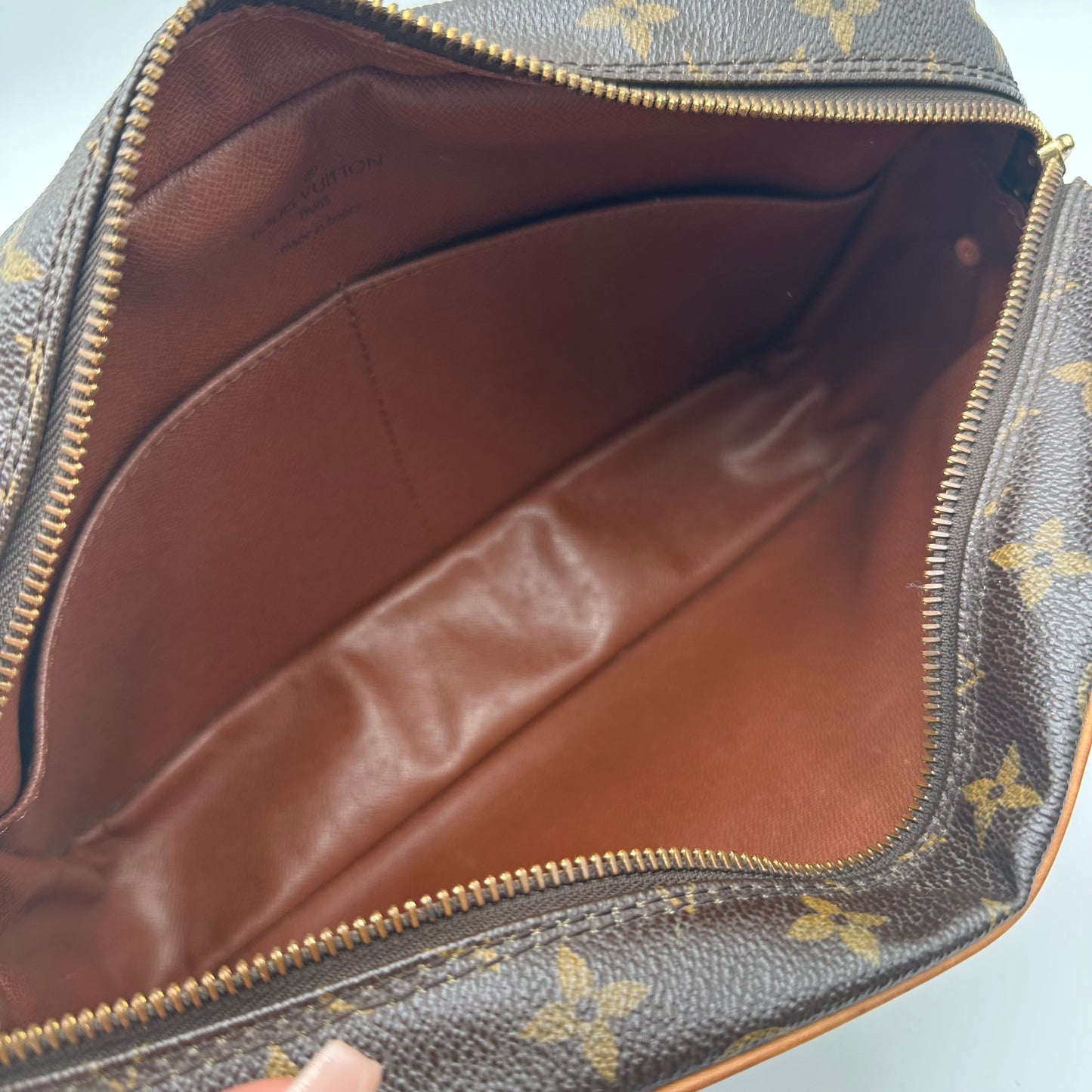 Authentic 1989 Louis Vuitton Monogram Trocadero 28 Crossbody