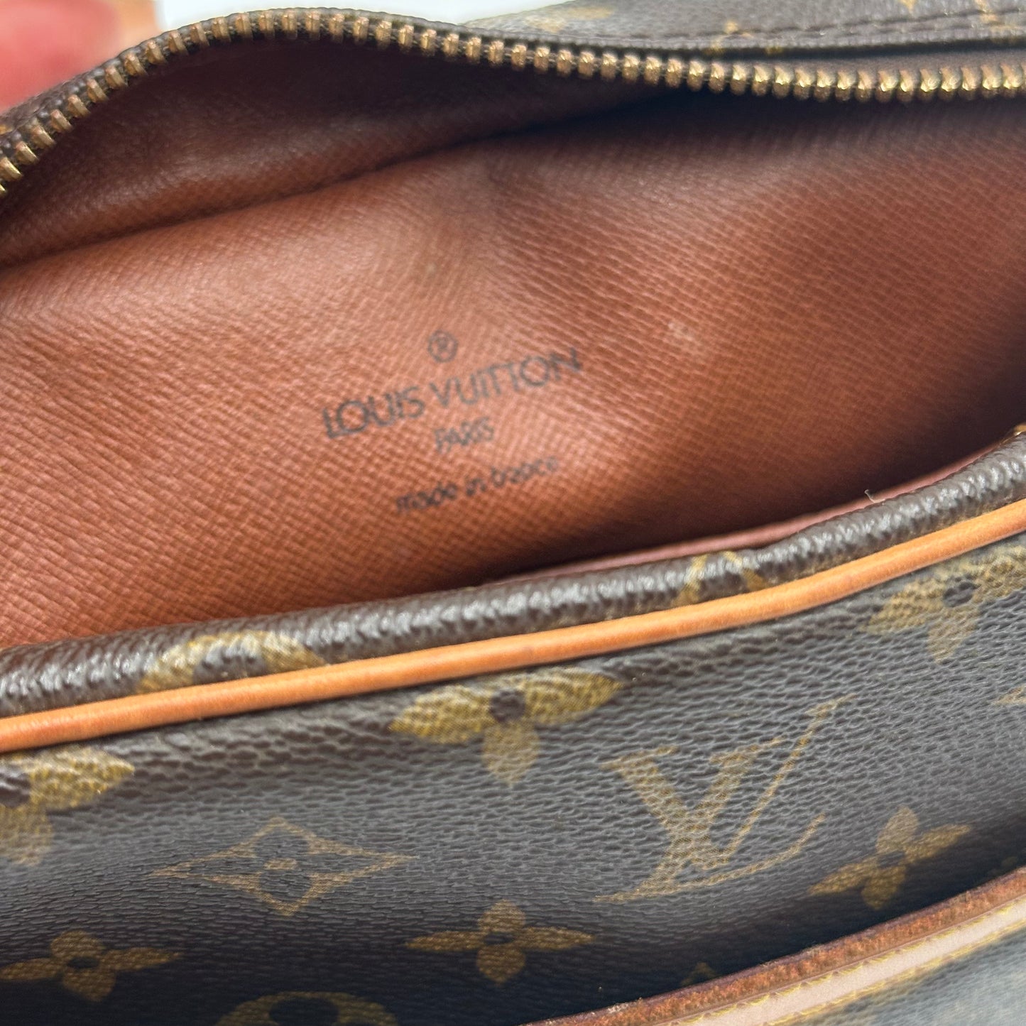 Authentic 1989 Louis Vuitton Monogram Trocadero 28 Crossbody
