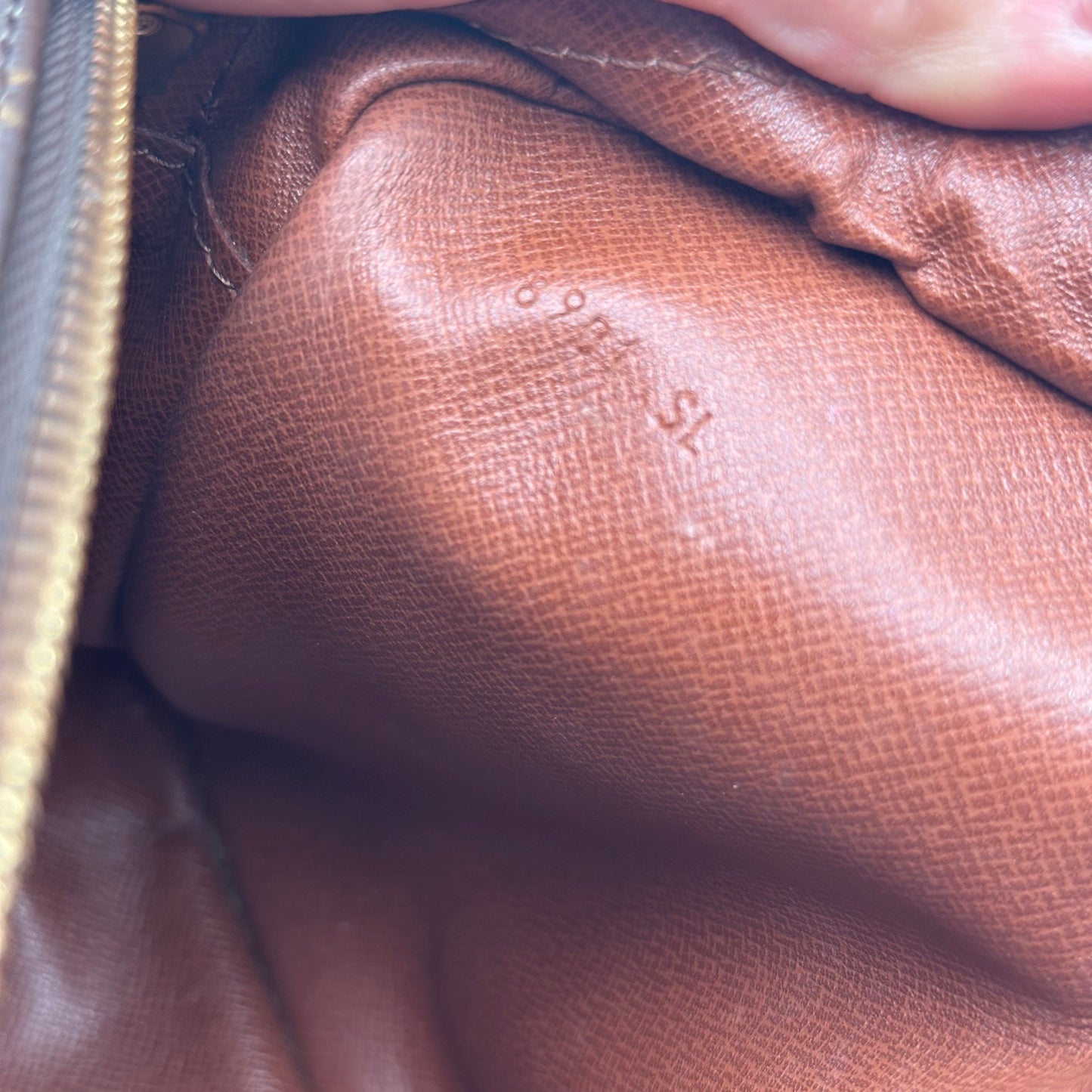 Authentic 1989 Louis Vuitton Monogram Trocadero 28 Crossbody