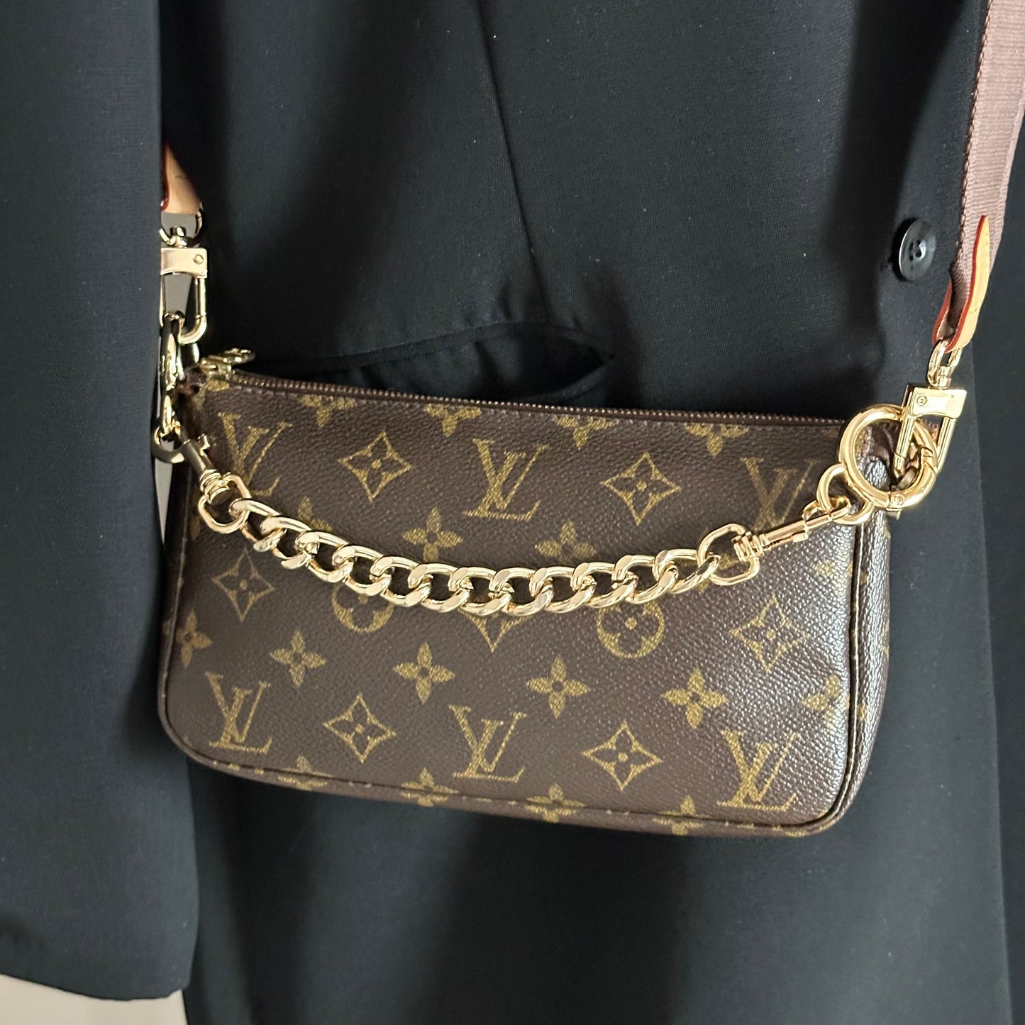 Authentic Louis Vuitton 2002 Monogram Pochette Accessoires Crossbody