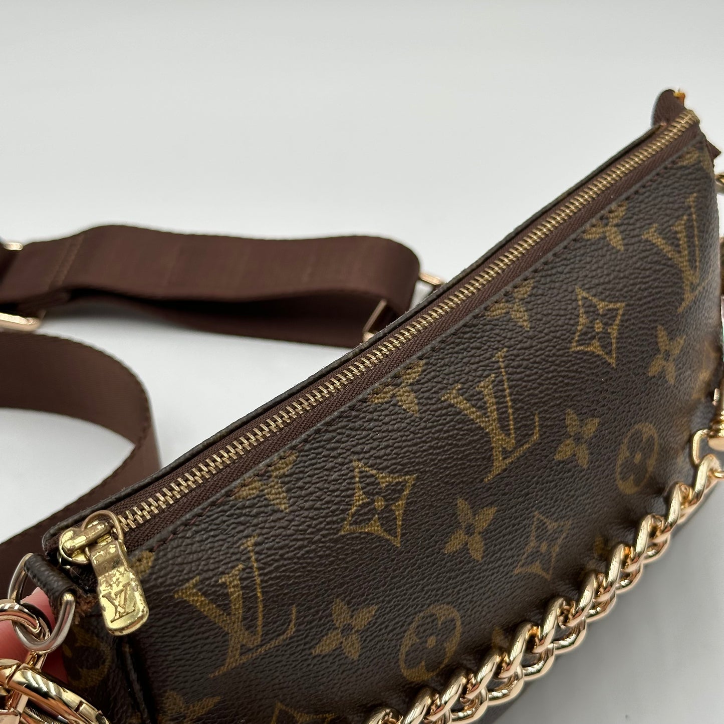 Authentic Louis Vuitton 2002 Monogram Pochette Accessoires Crossbody