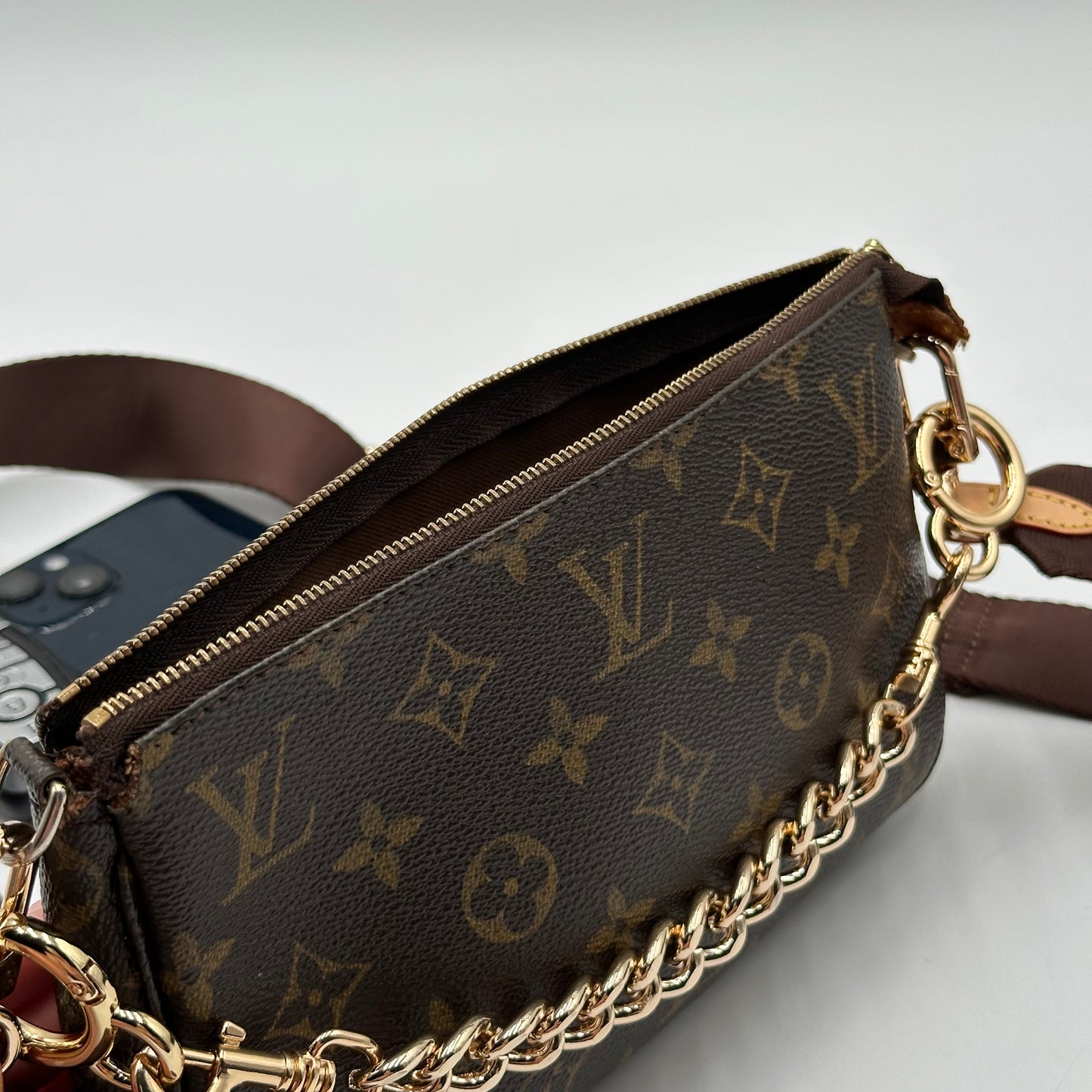 Authentic Louis Vuitton 2002 Monogram Pochette Accessoires Crossbody
