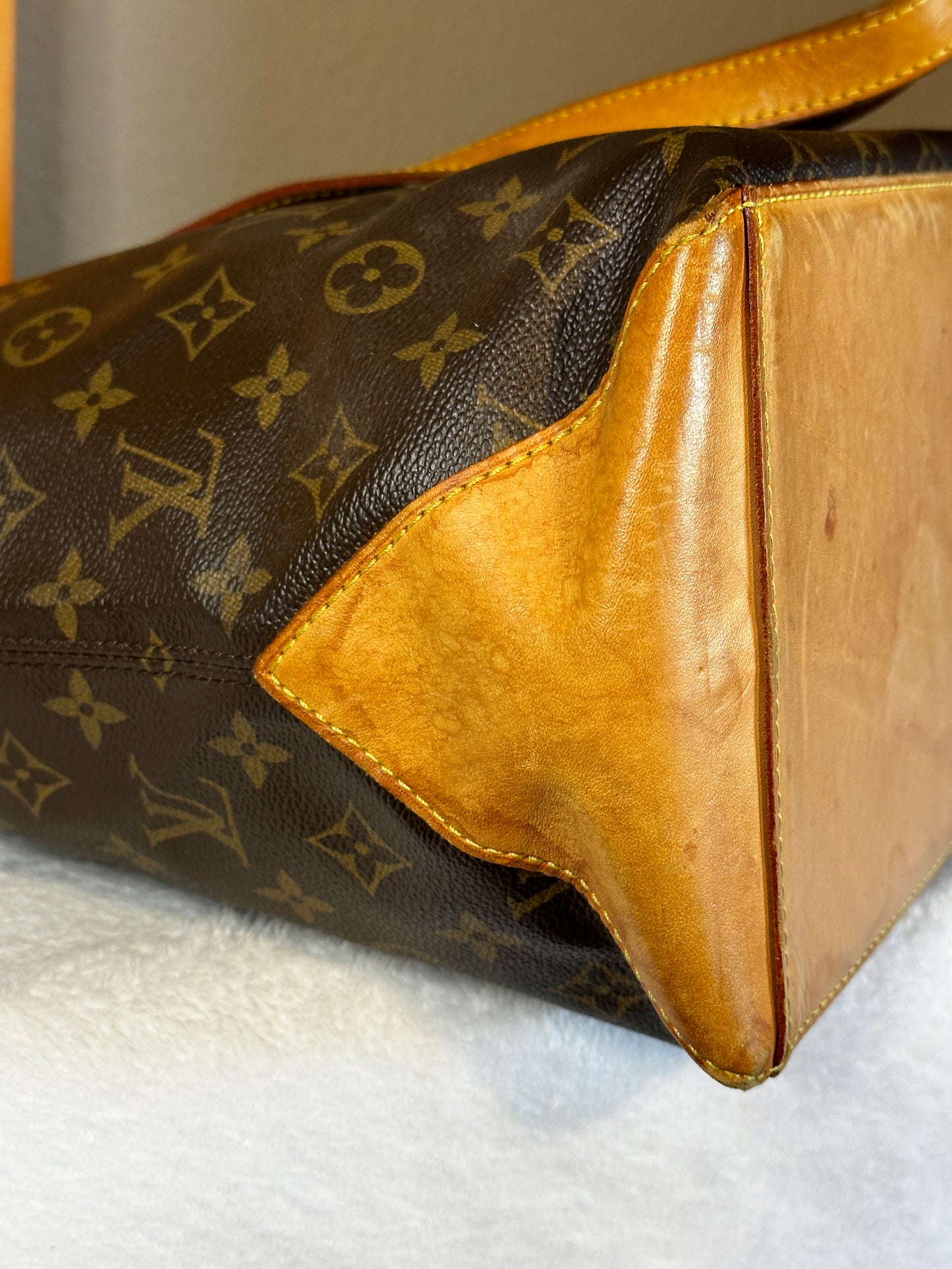 Authentic Louis Vuitton Monogram Cabas Mezzo Handbag