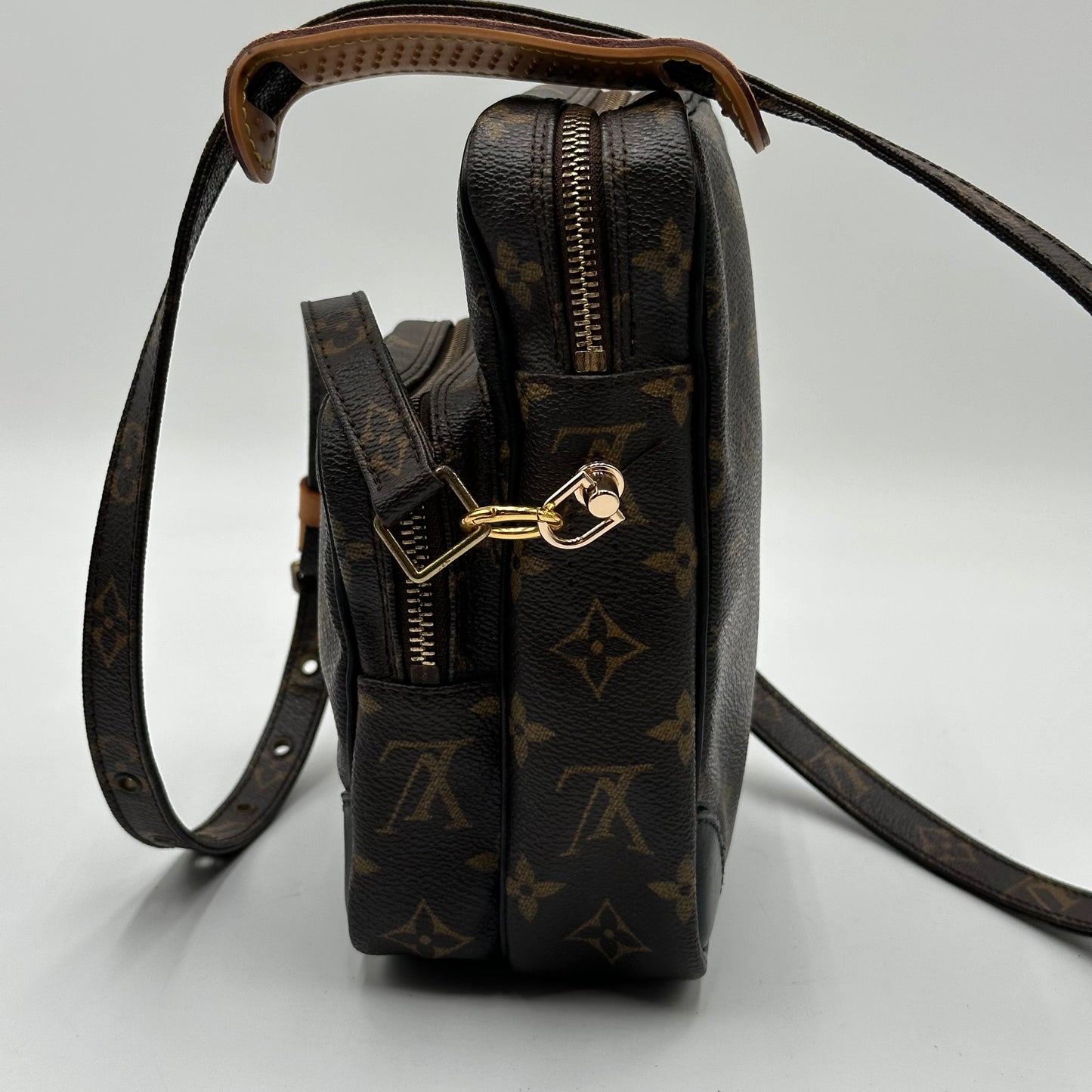 Authentic Louis Vuitton 2004 Monogram Amazone MM Crossbody