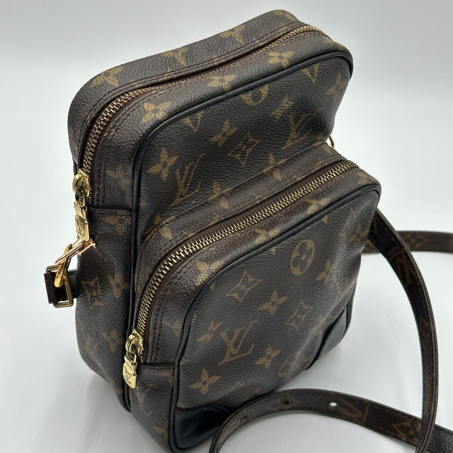 Authentic Louis Vuitton 2004 Monogram Amazone MM Crossbody